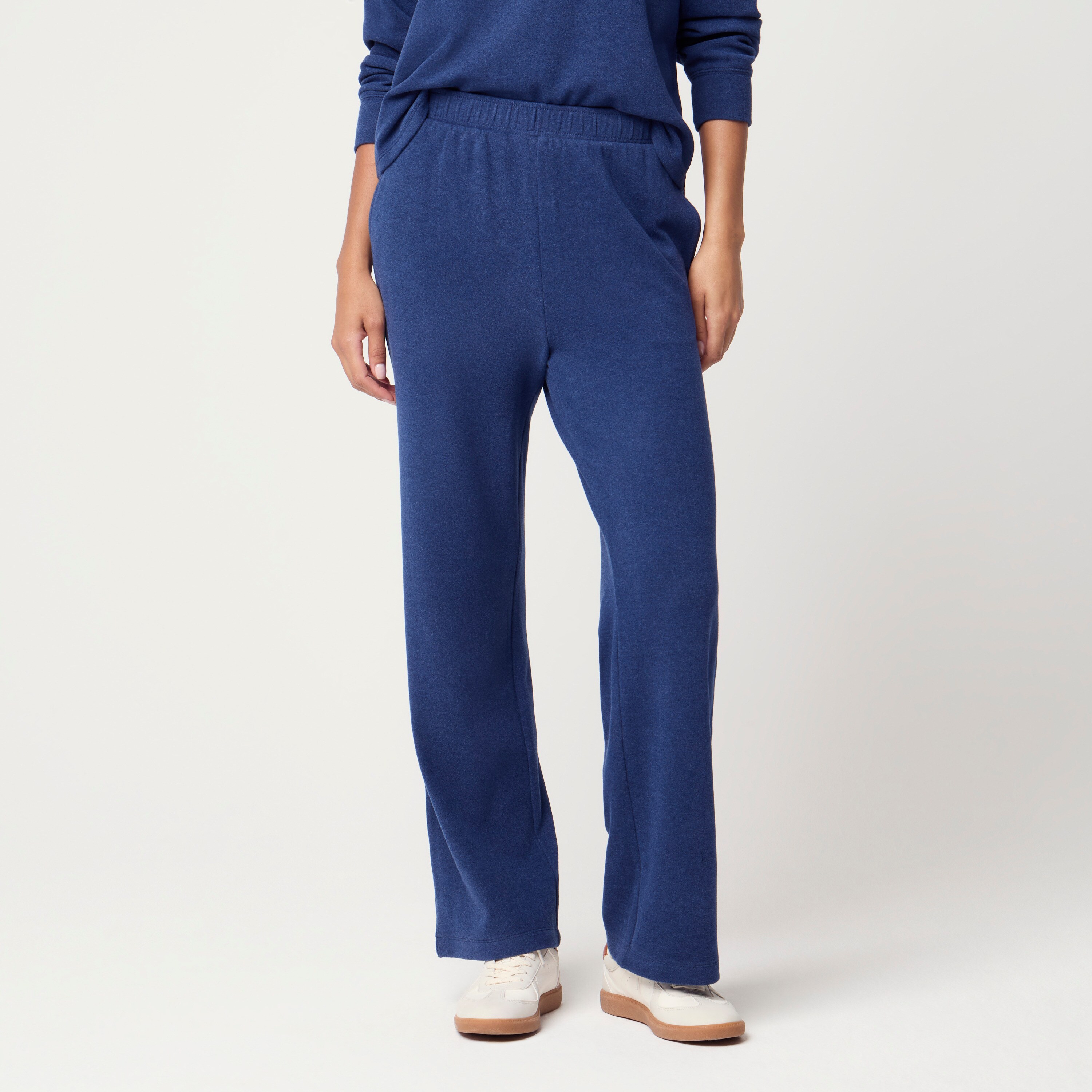 Straight-leg sweatpant in cloudspun yarn
