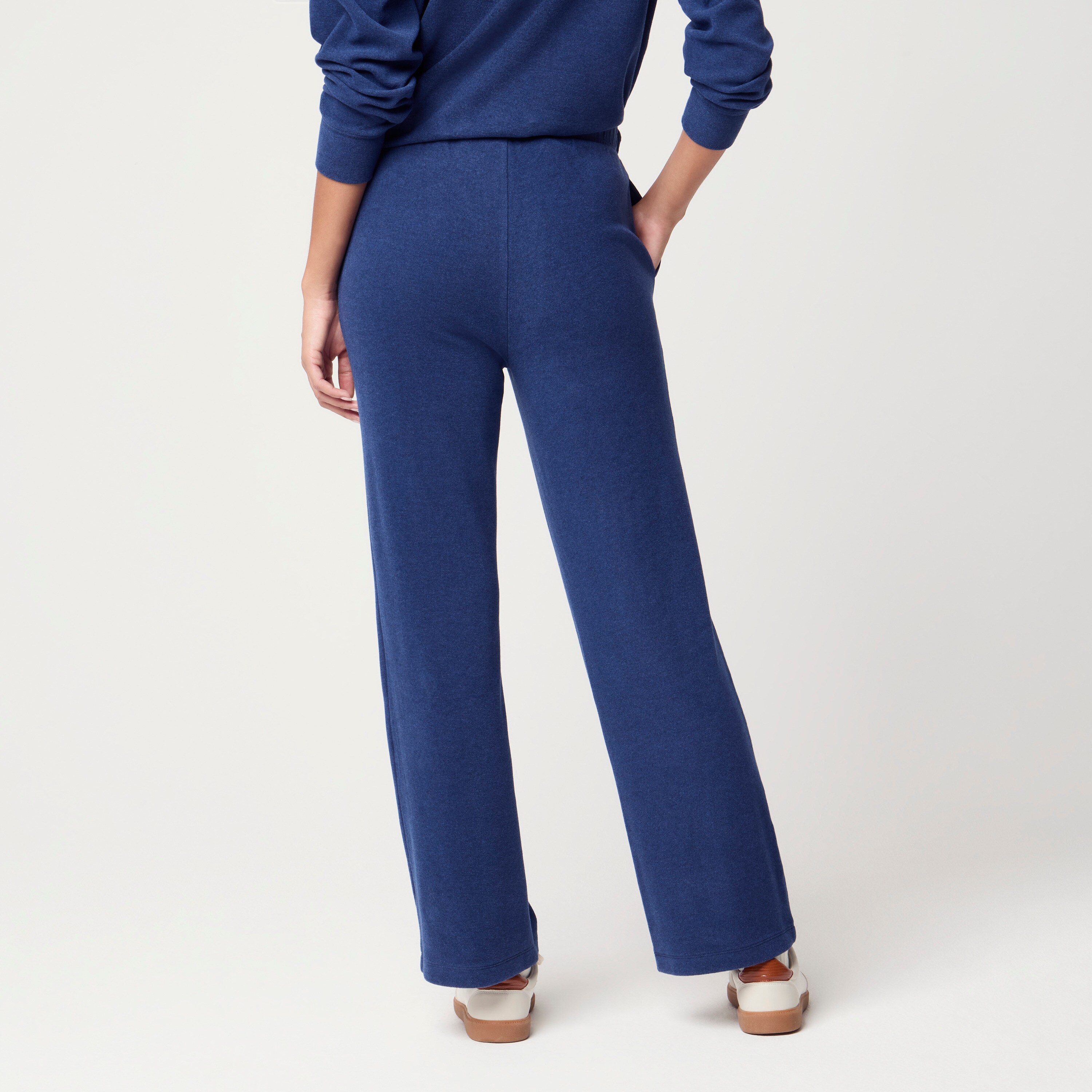 Straight-leg sweatpant in cloudspun yarn
