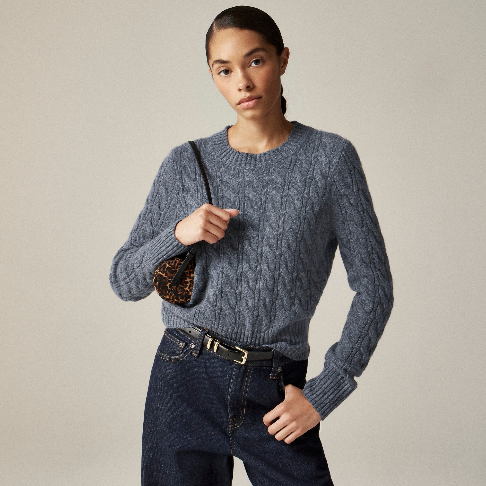 Cashmere shrunken cable-knit crewneck sweater