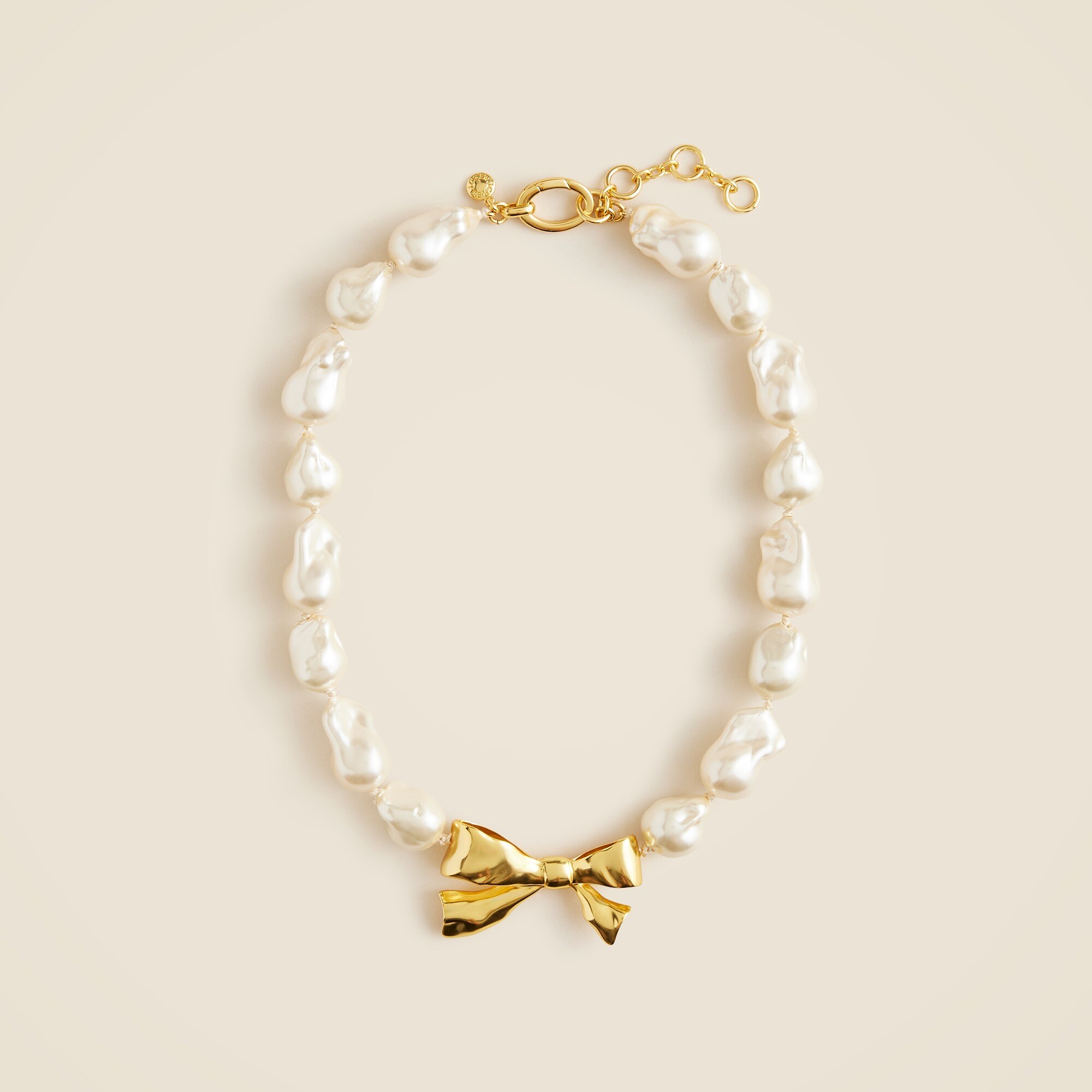Baroque pearl bow necklace