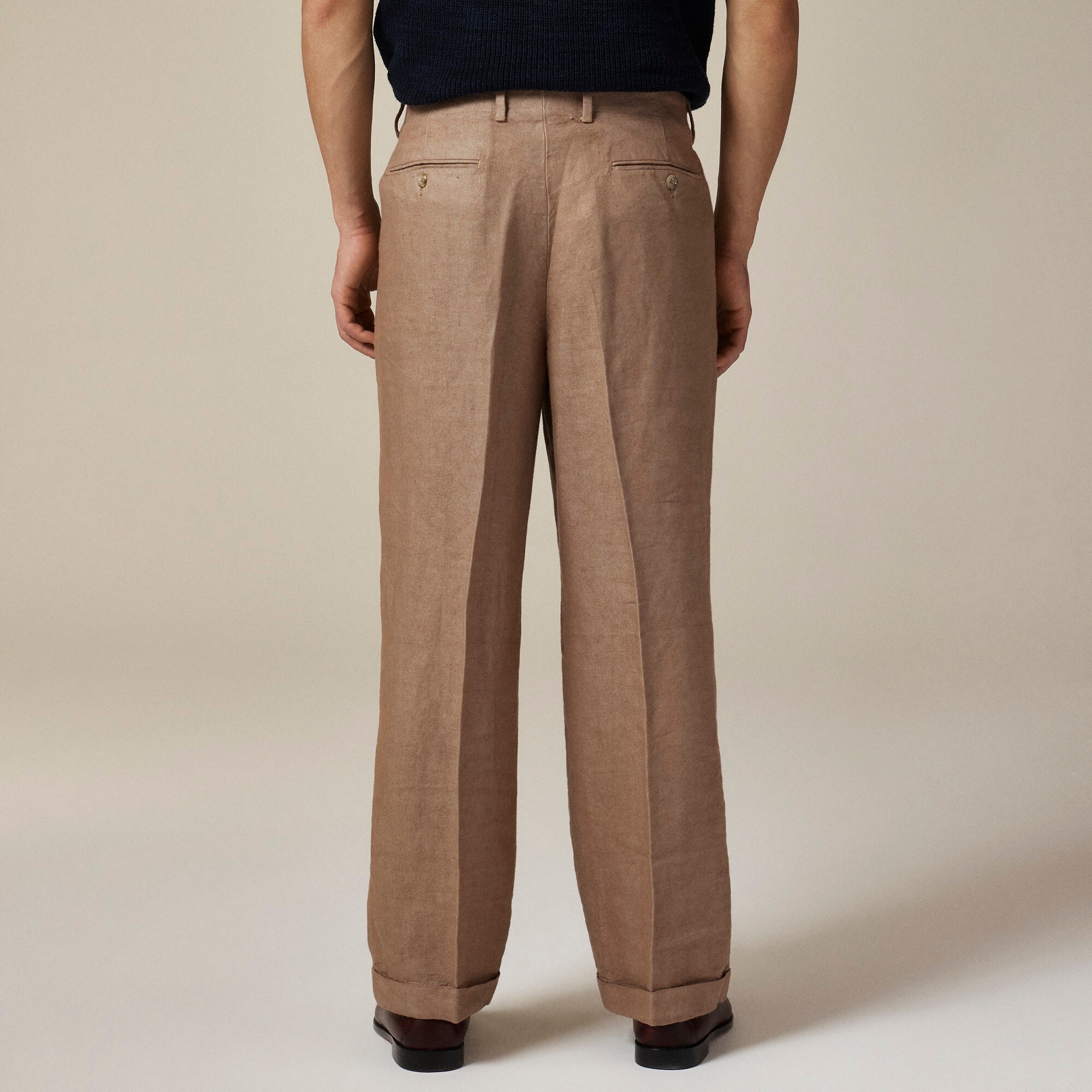 Big-fit pleated suit pant in Italian linen