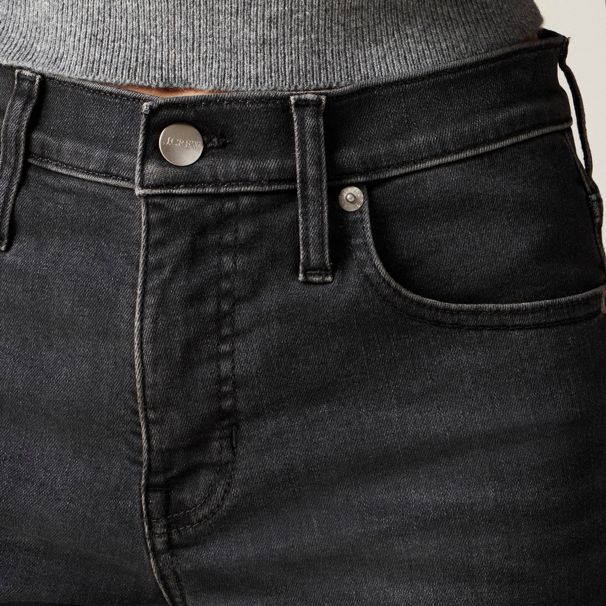 Mid-rise kickout jean