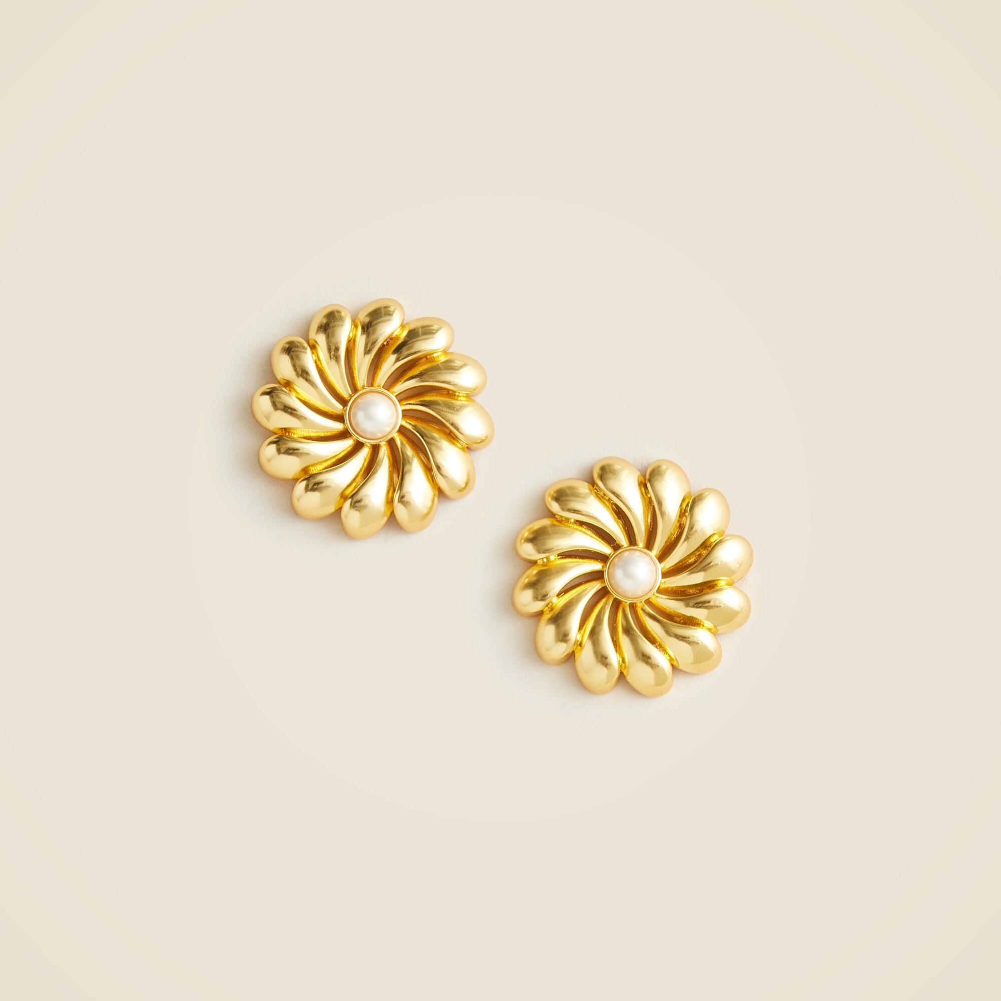 Metallic flower stud earrings