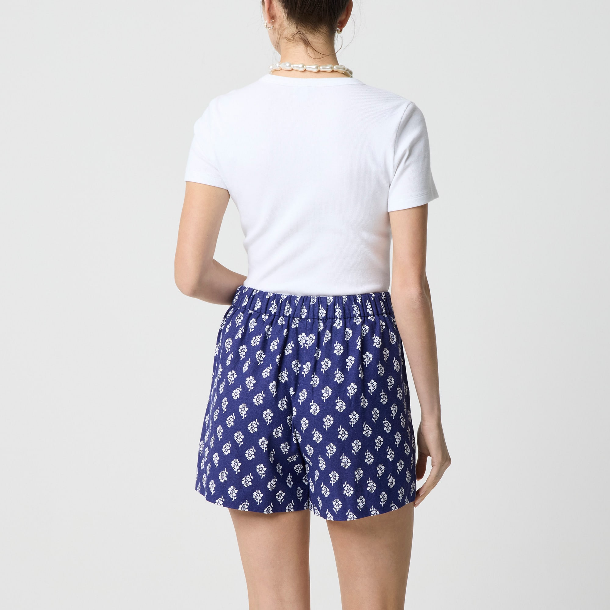 Linen-blend elastic-back short