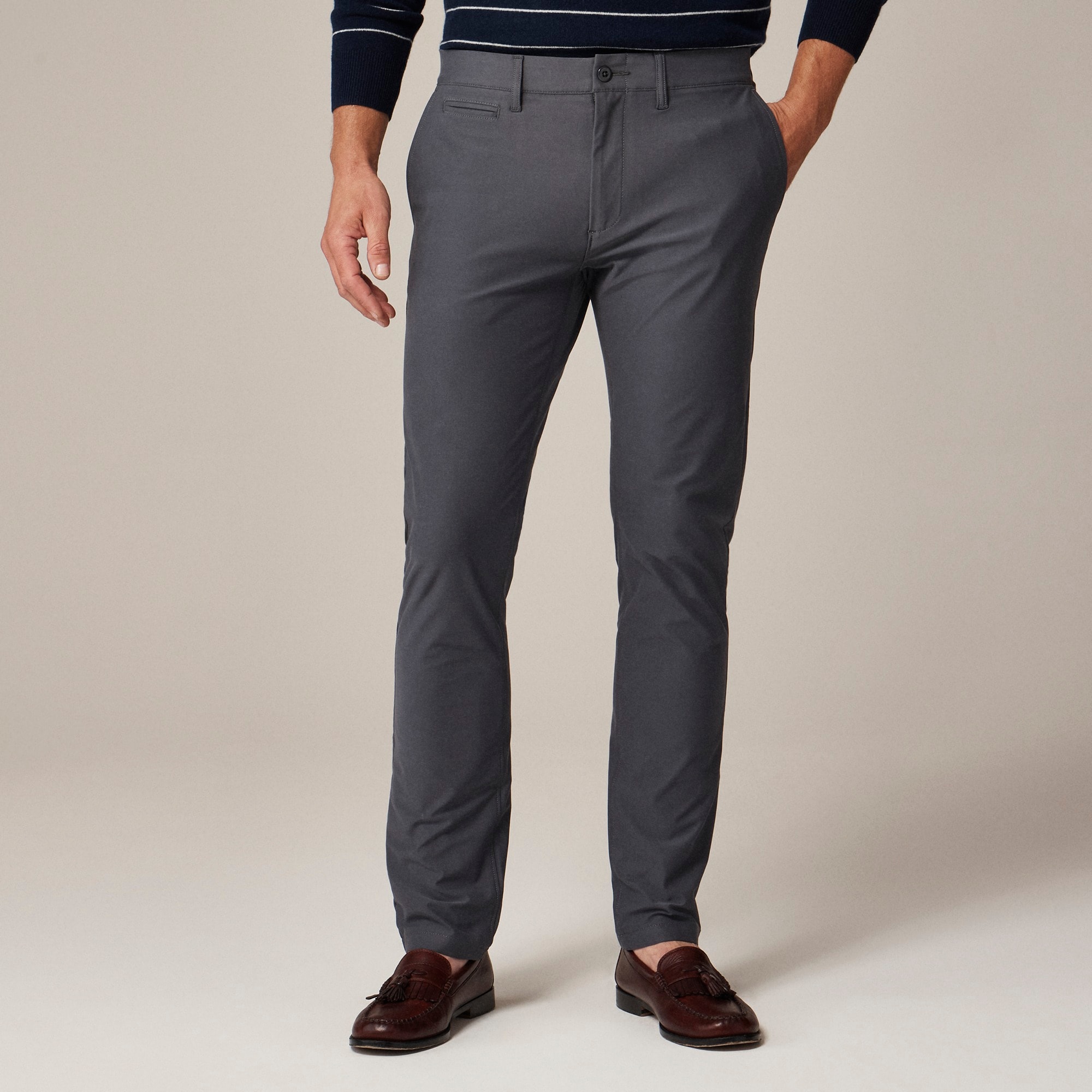  484 Slim-fit tech pant