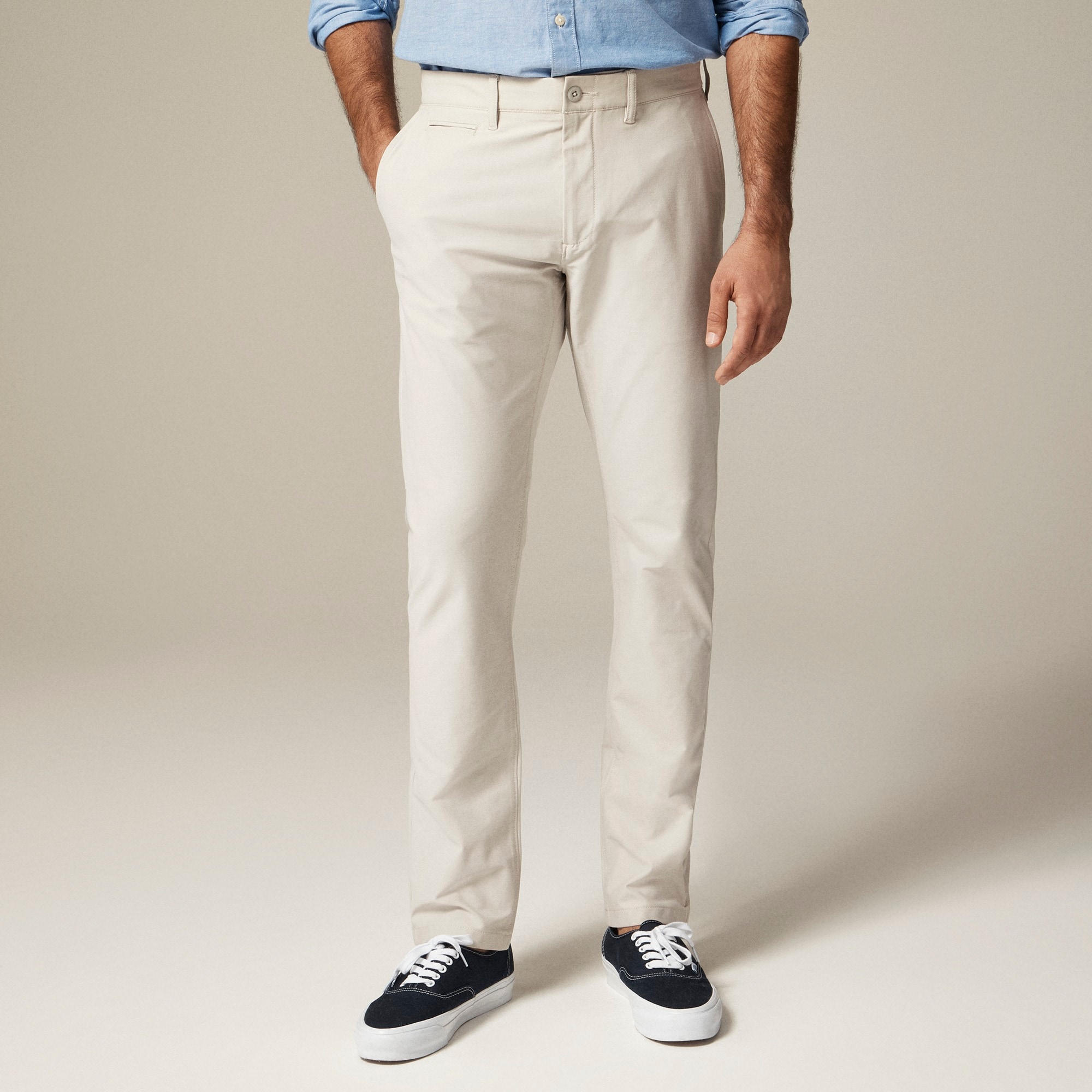  484 Slim-fit tech pant