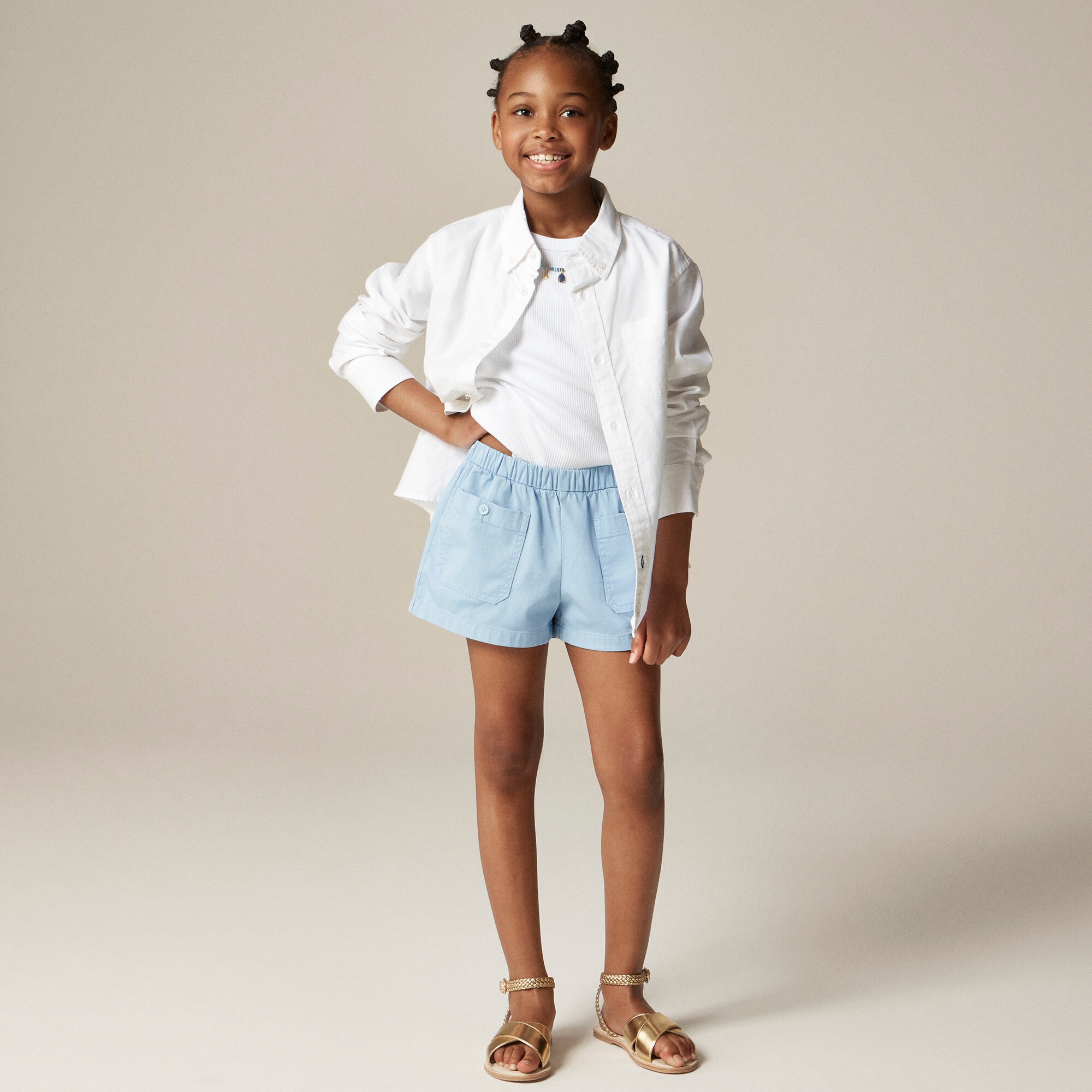  Girls' swing-set short in garment-dyed chino