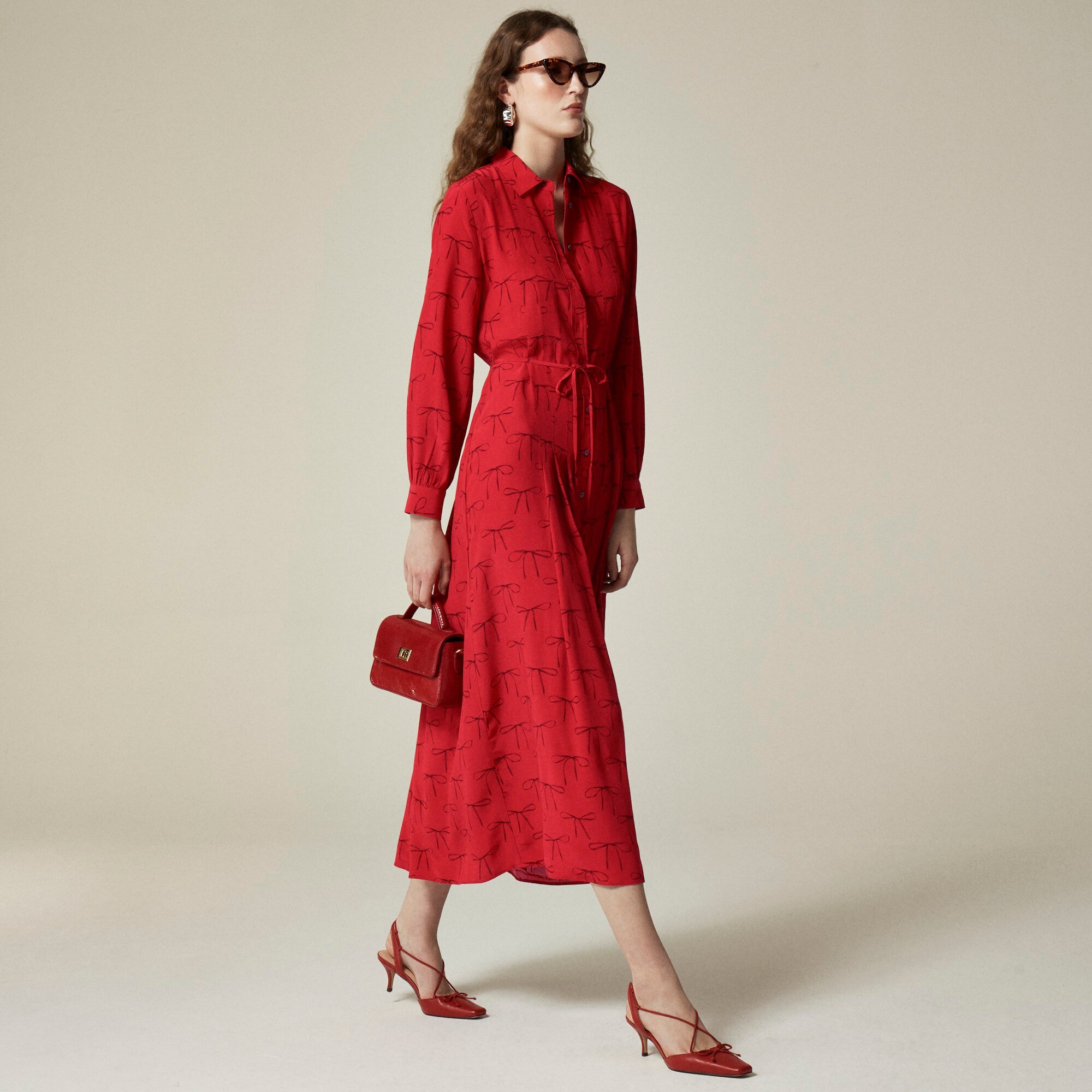 Drapey pleated shirtdress in bow print