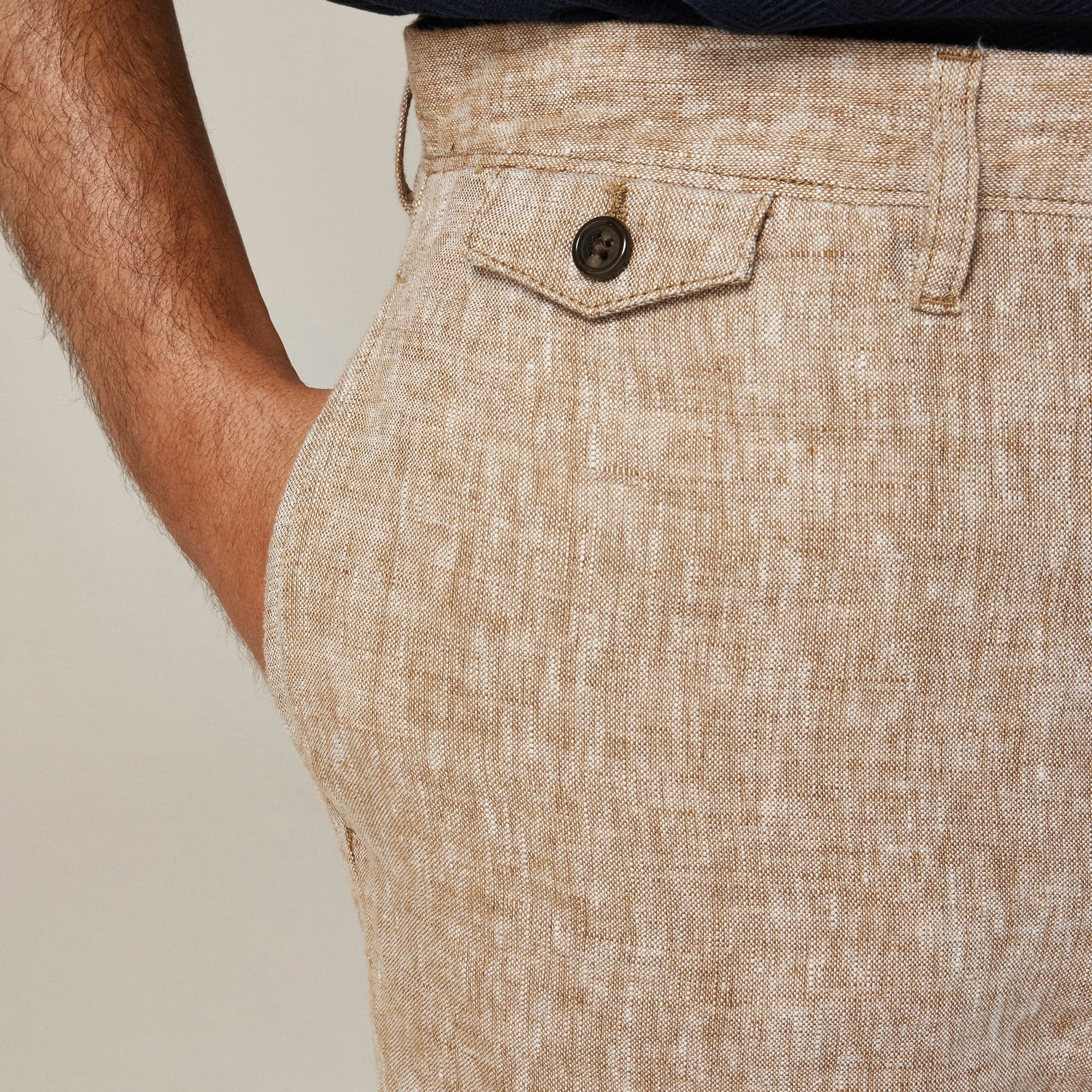 8.5" linen short