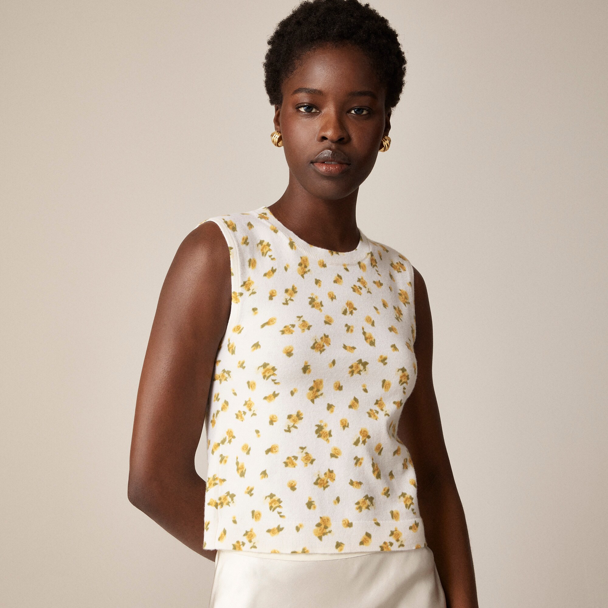 Featherweight cashmere sweater shell in budding rose print