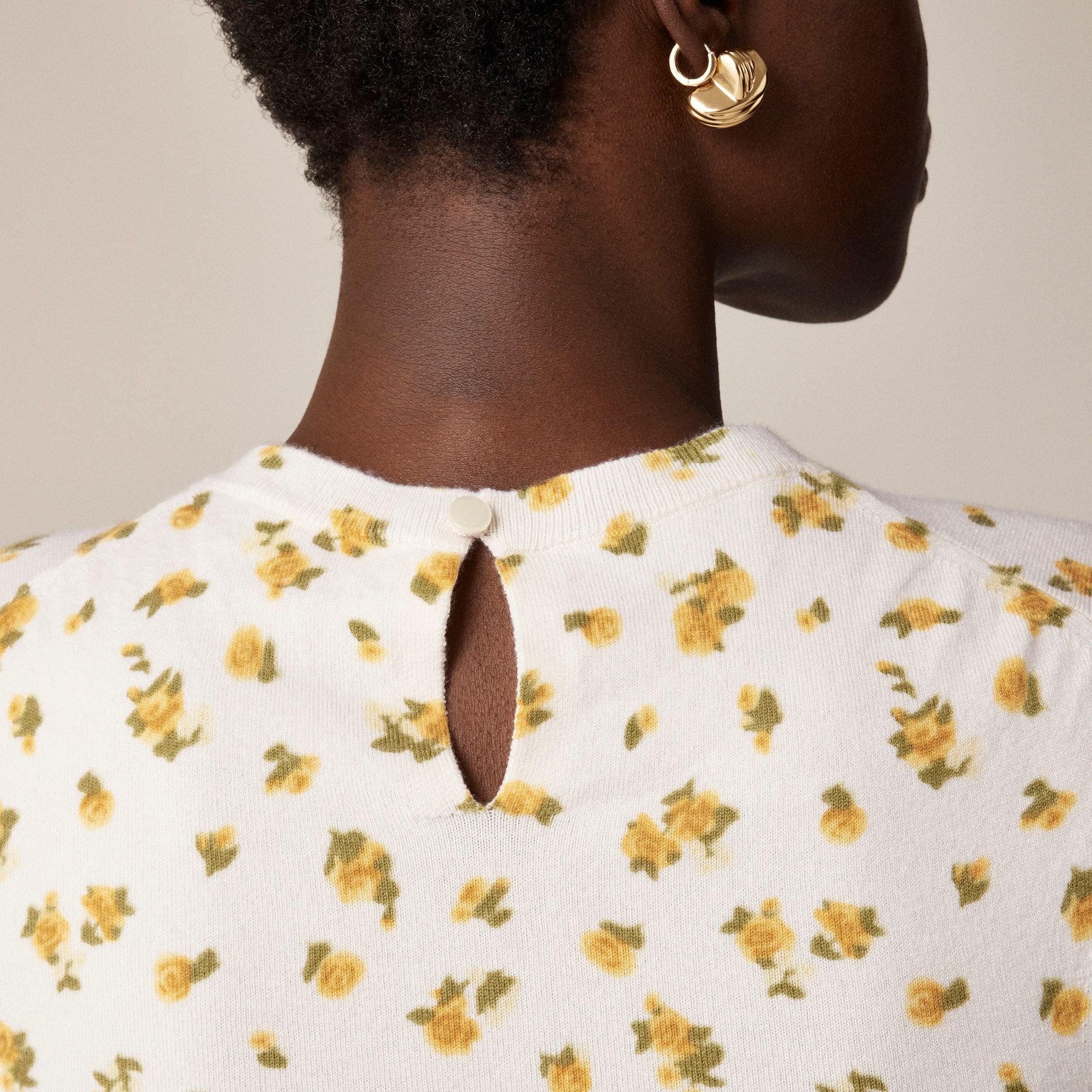 Featherweight cashmere sweater shell in budding rose print