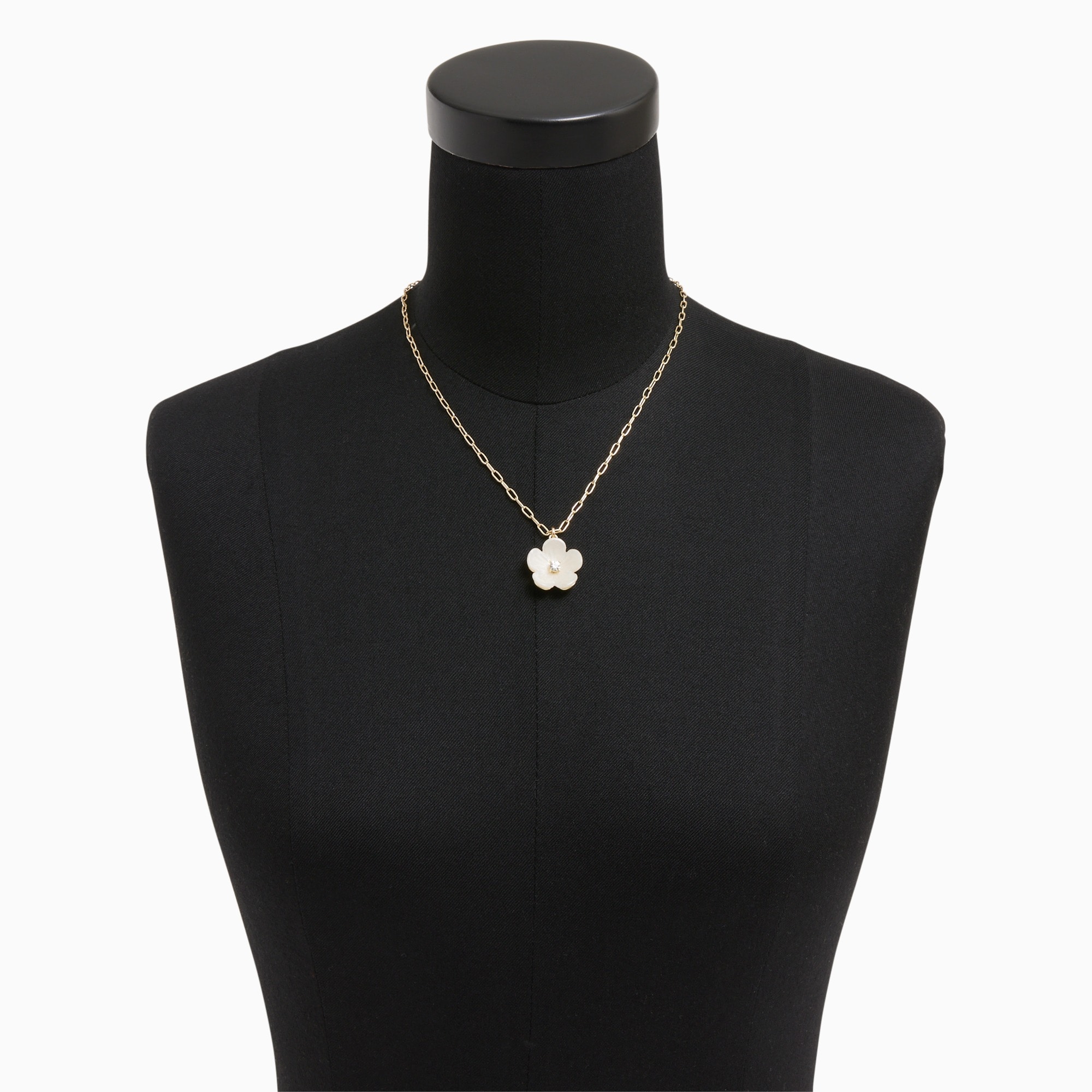 Flower pendant necklace