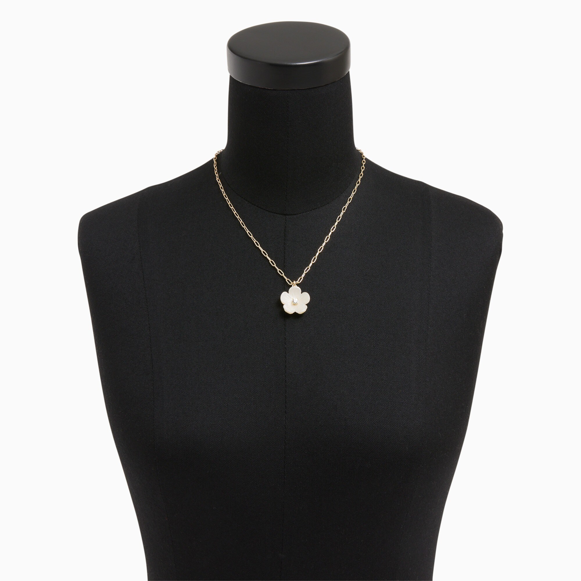 Flower pendant necklace