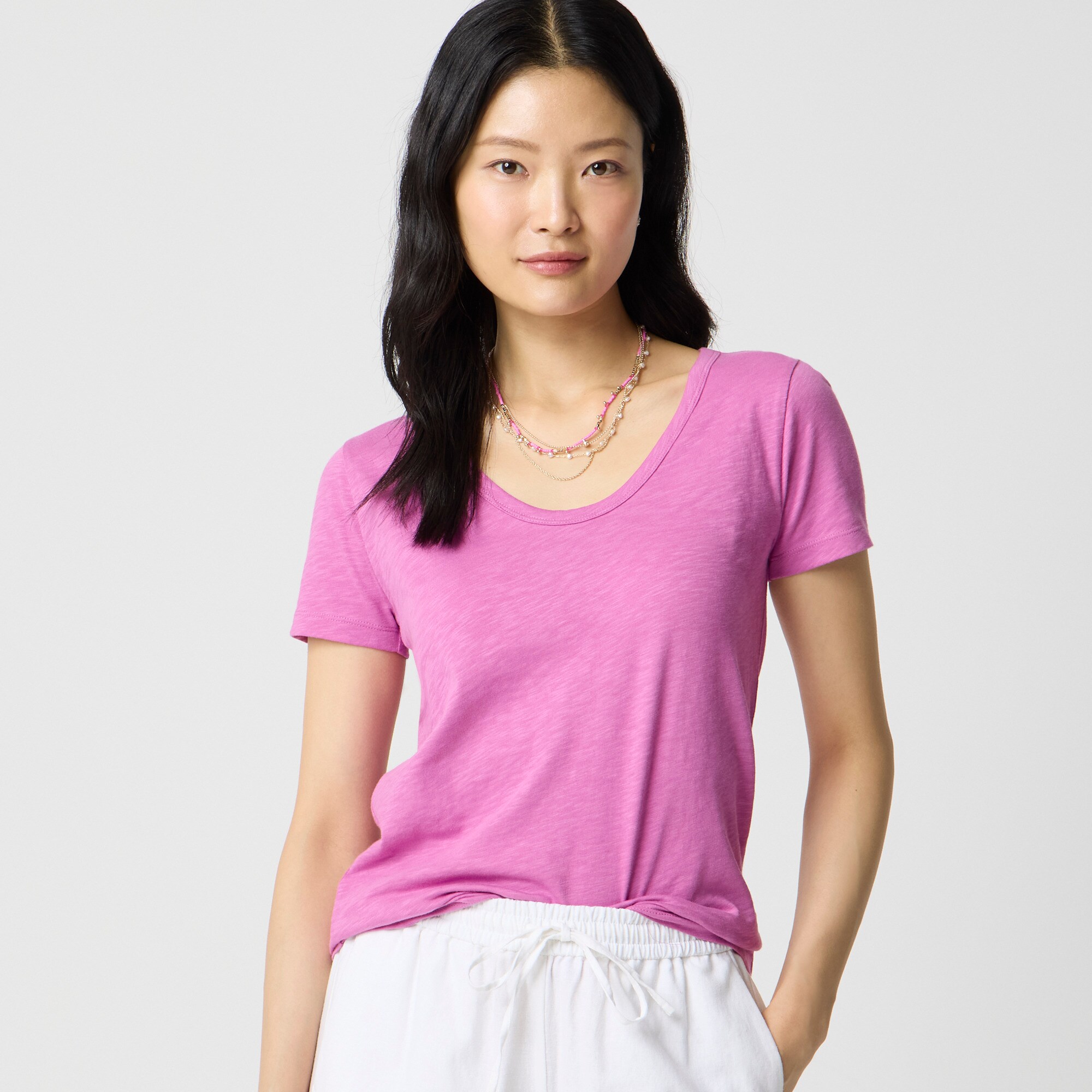 Short-sleeve scoopneck girlfriend tee