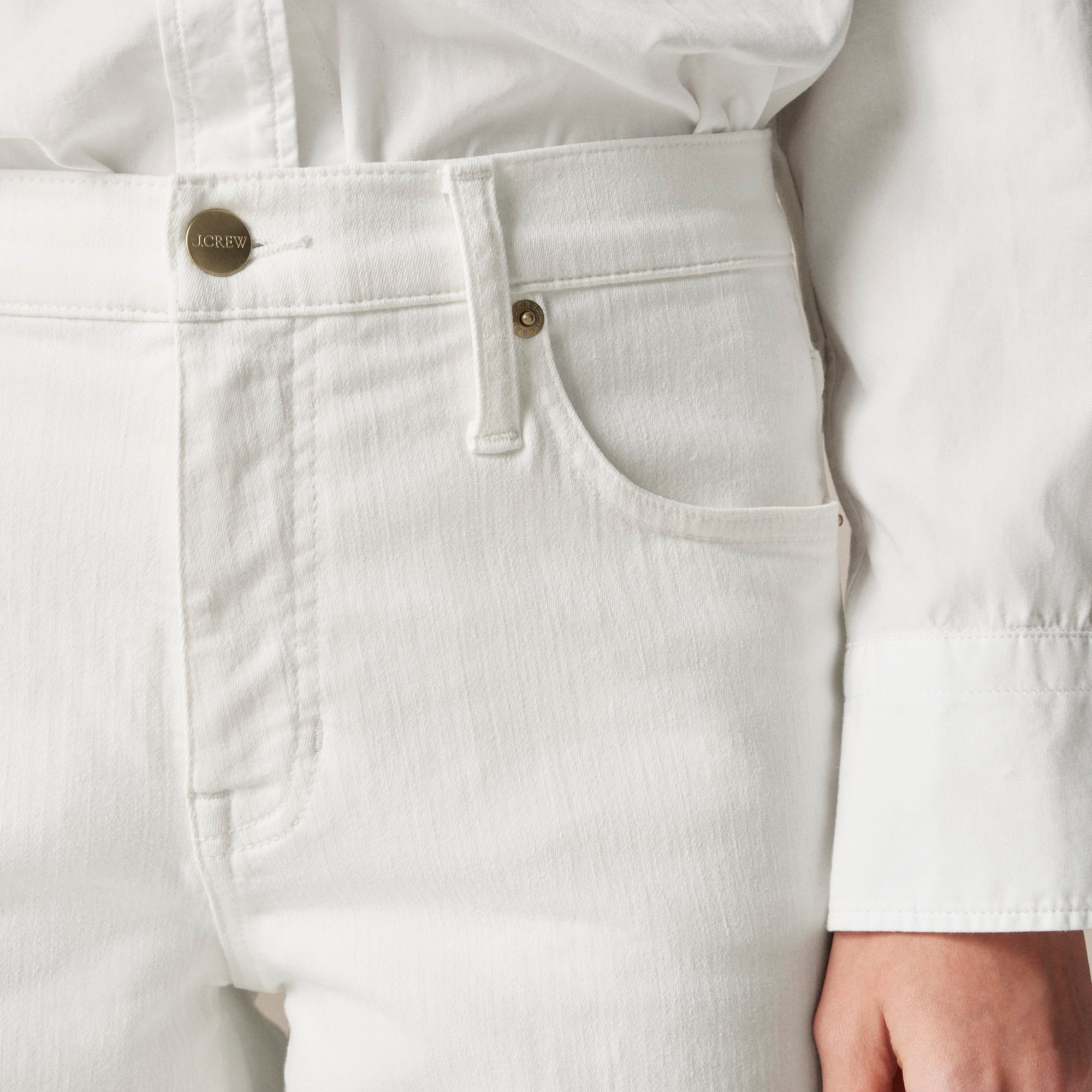 Mid-rise kickout jean