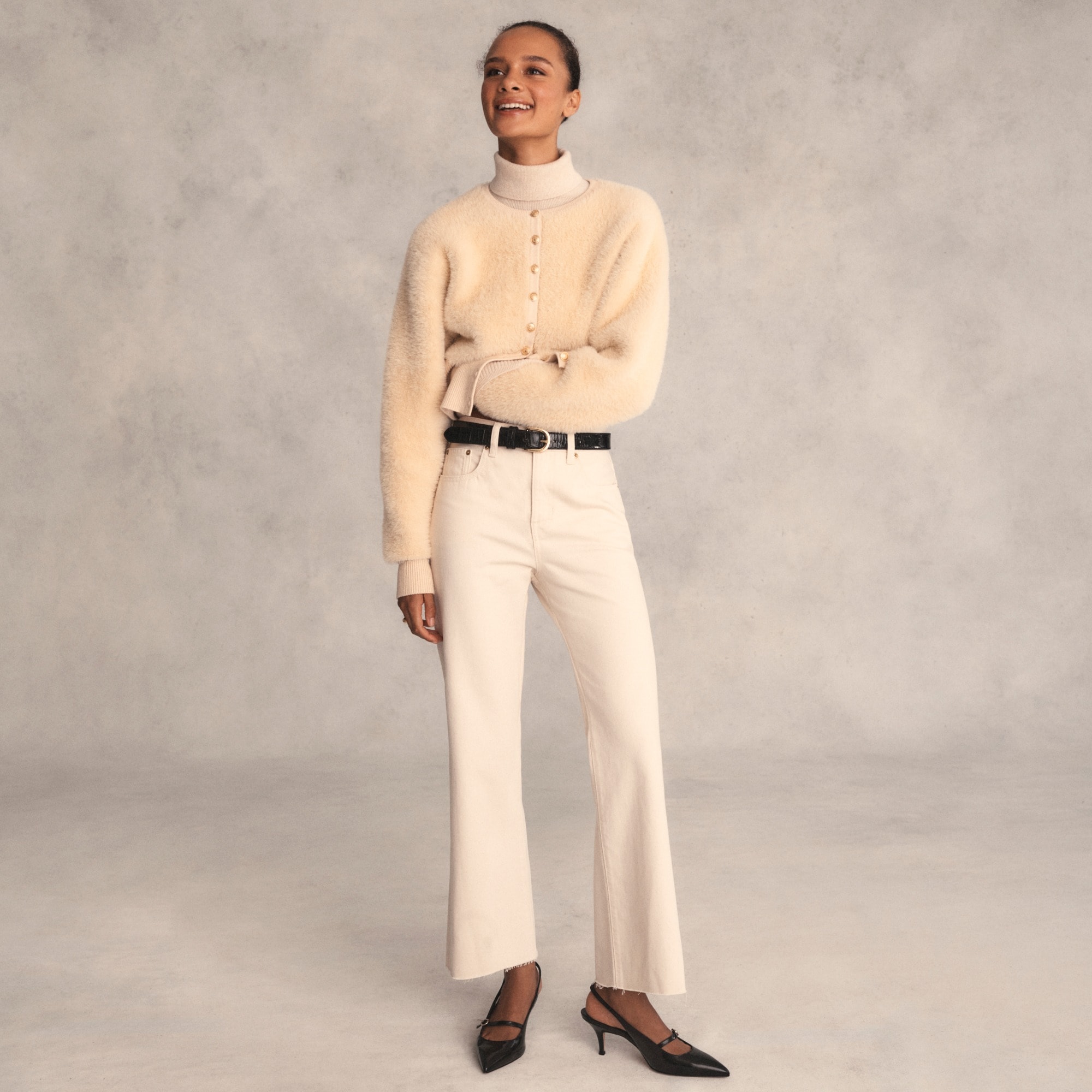 Mid-rise relaxed kickout jean
