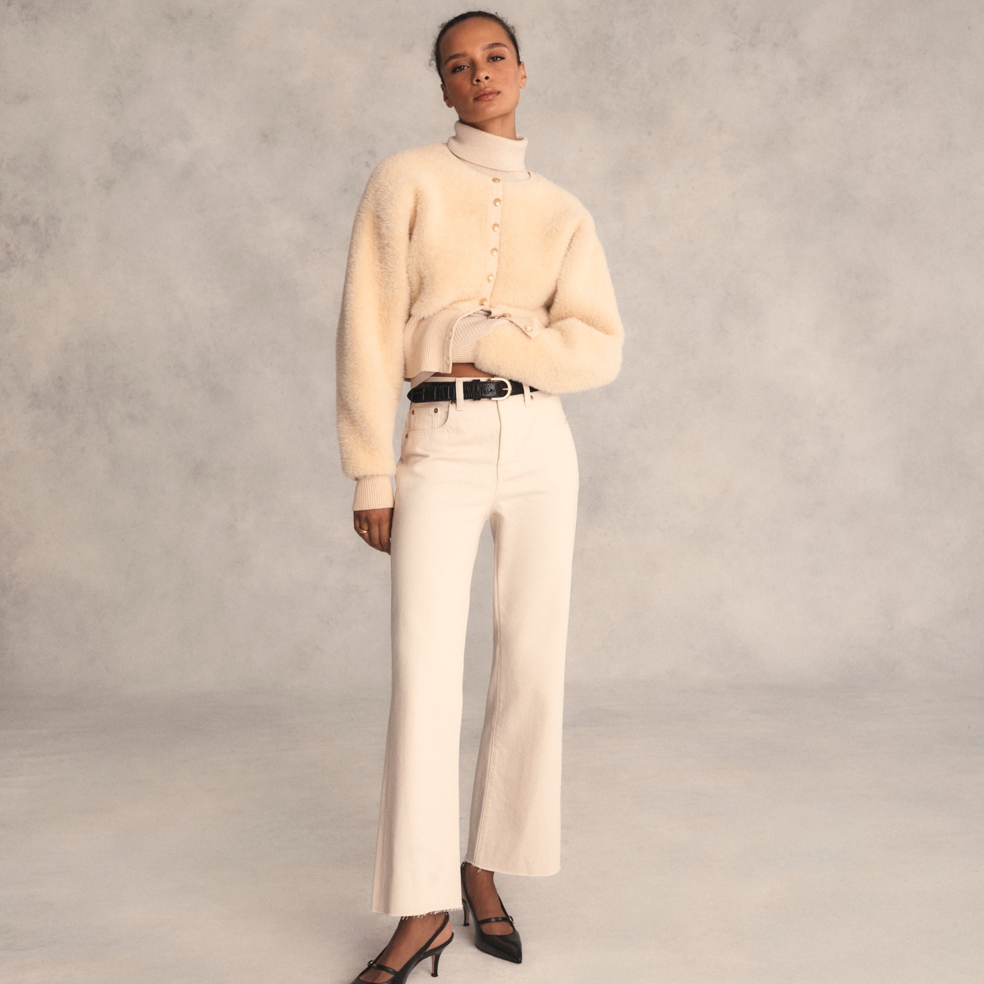 Mid-rise relaxed kickout jean