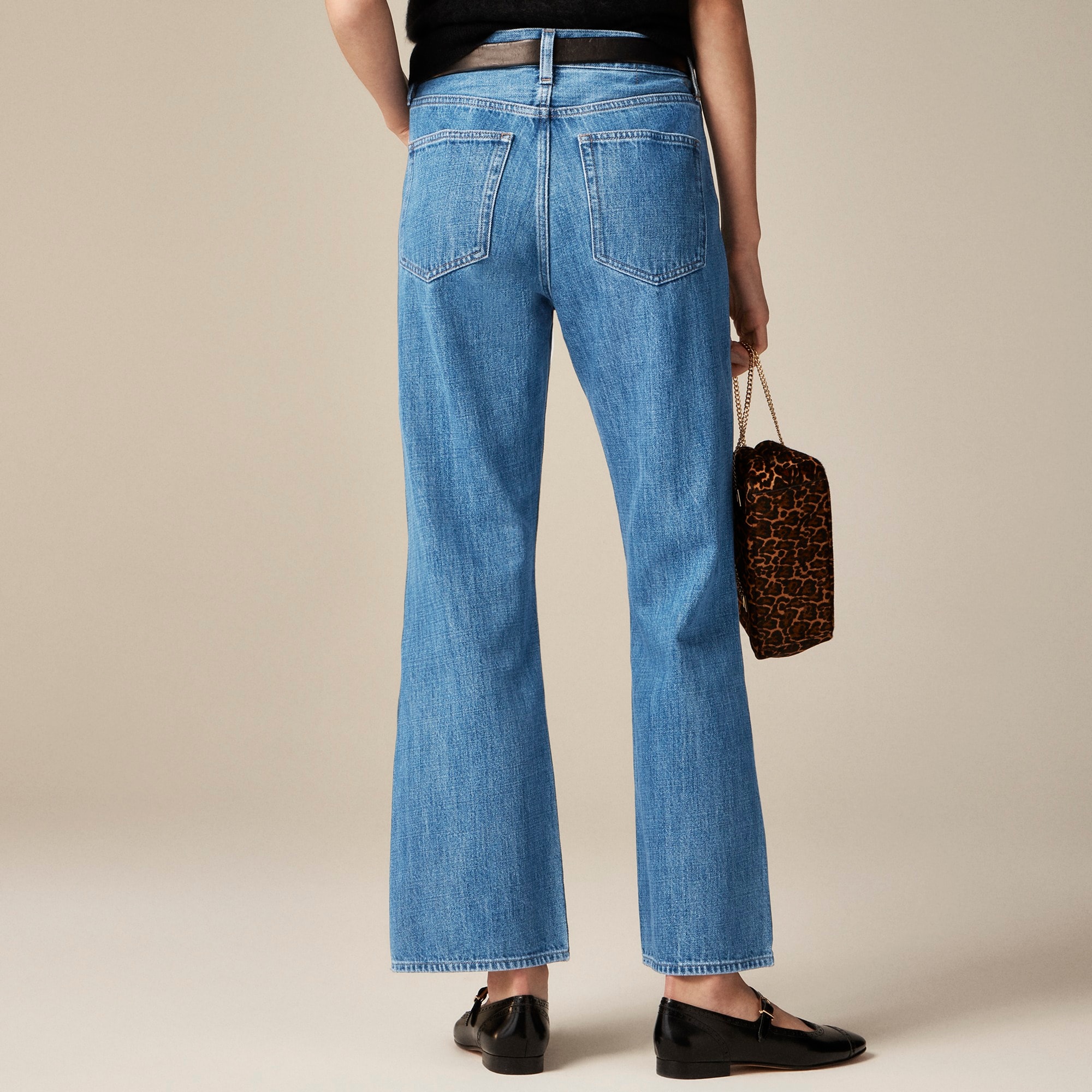 Mid-rise relaxed kickout jean