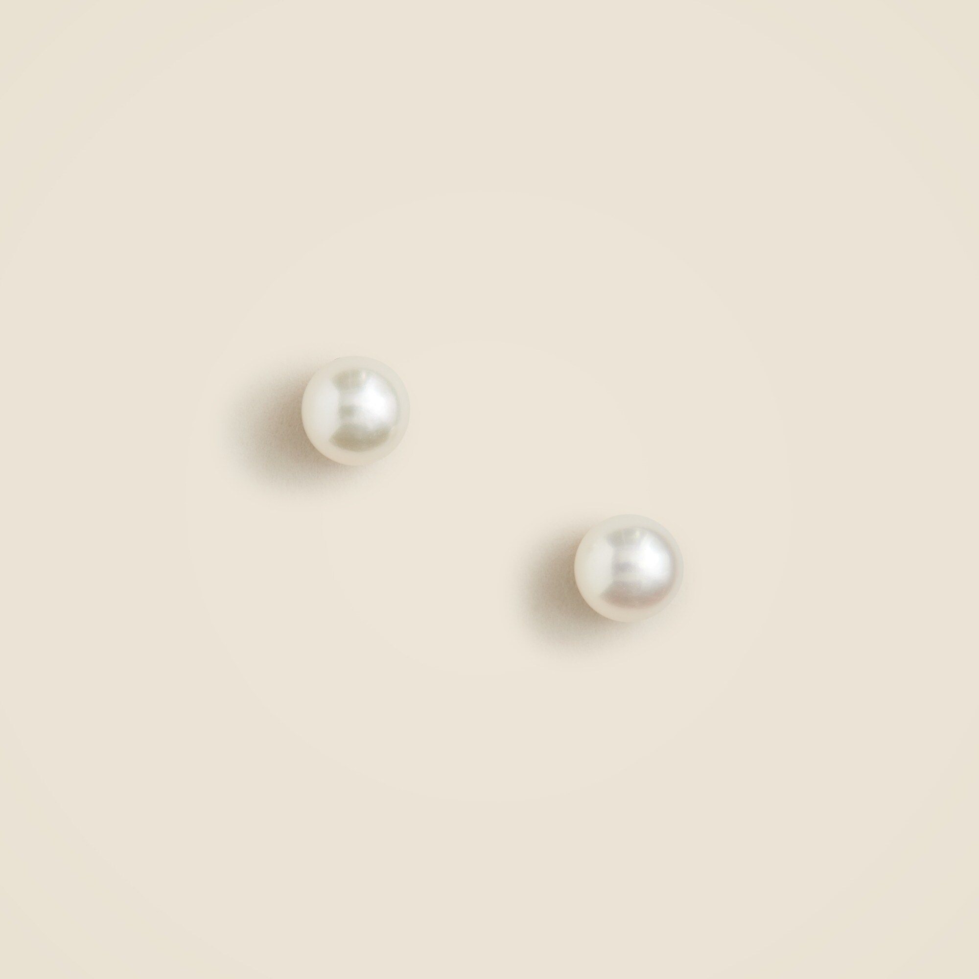 womens Freshwater pearl stud earrings