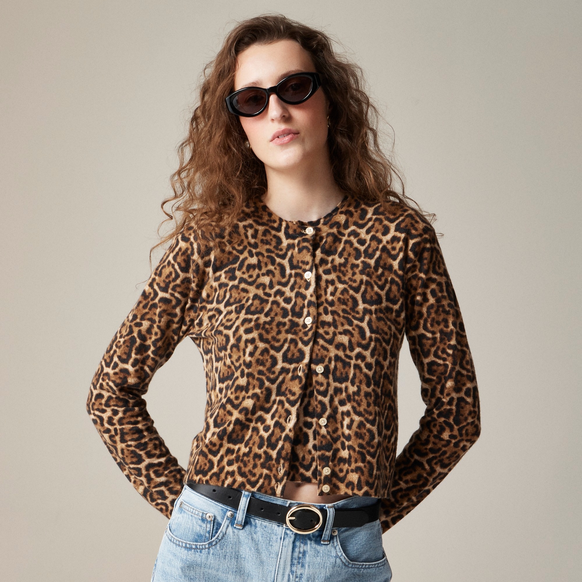 Featherweight cashmere cardigan in leopard print