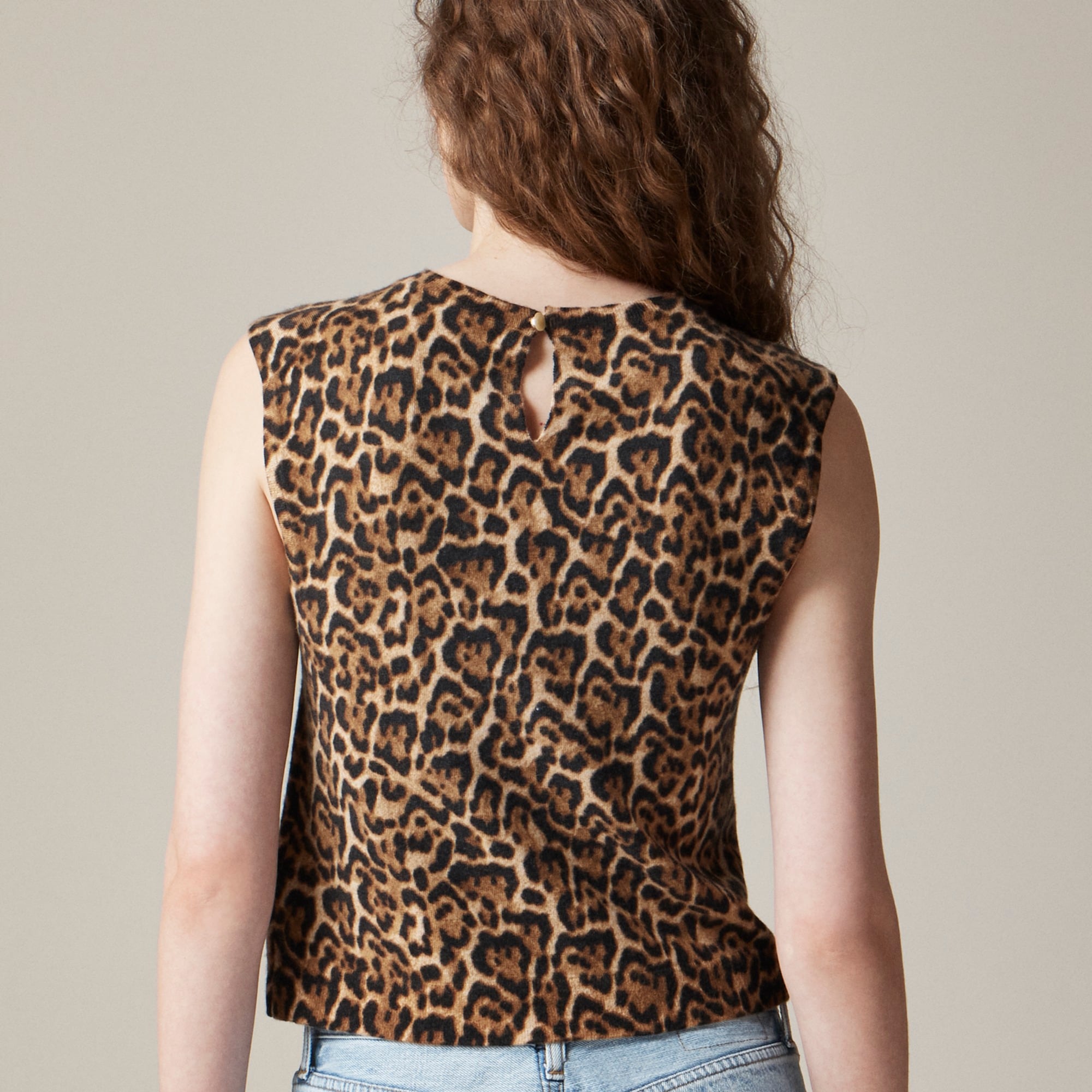 Featherweight cashmere-blend sweater shell in leopard print