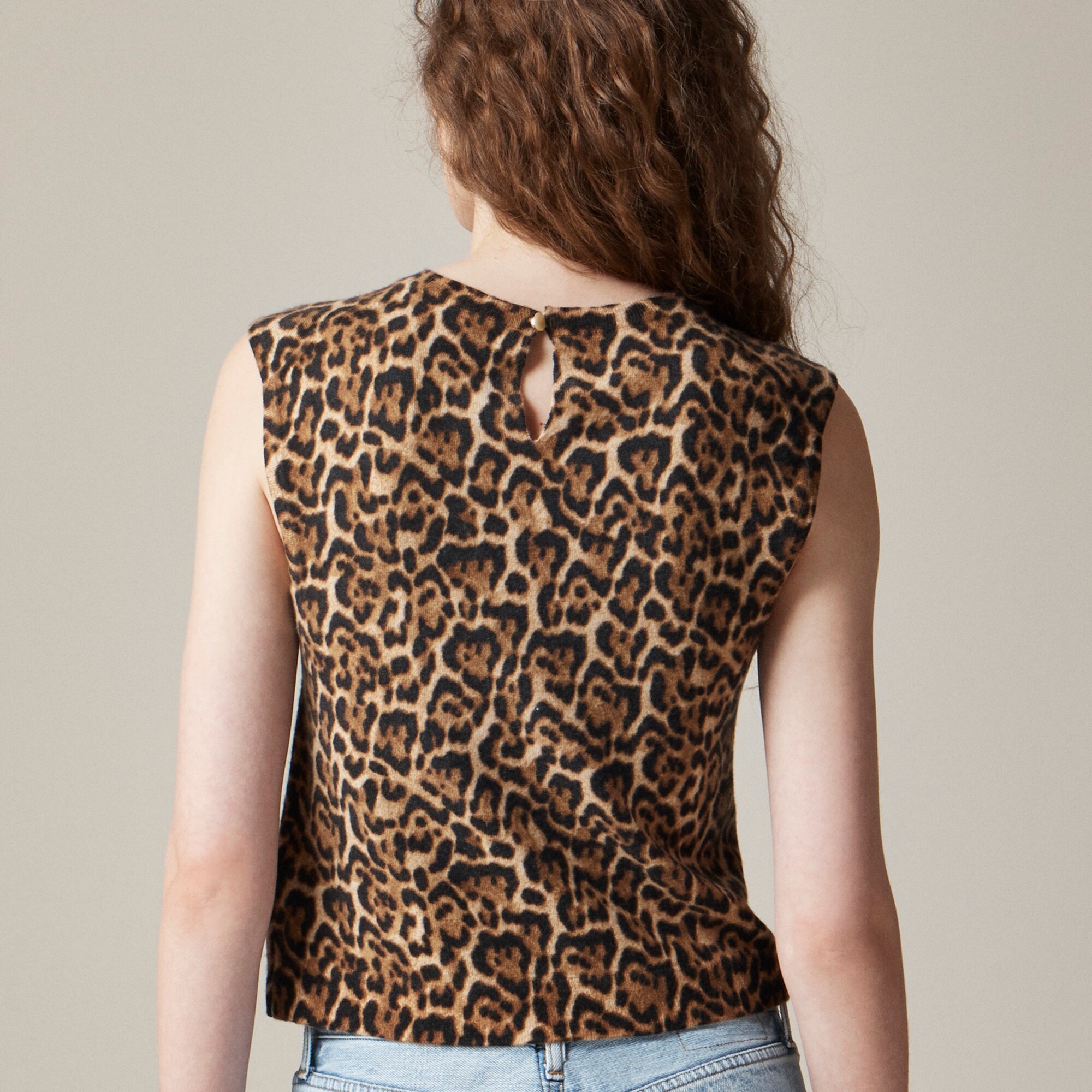 Featherweight cashmere-blend sweater shell in leopard print