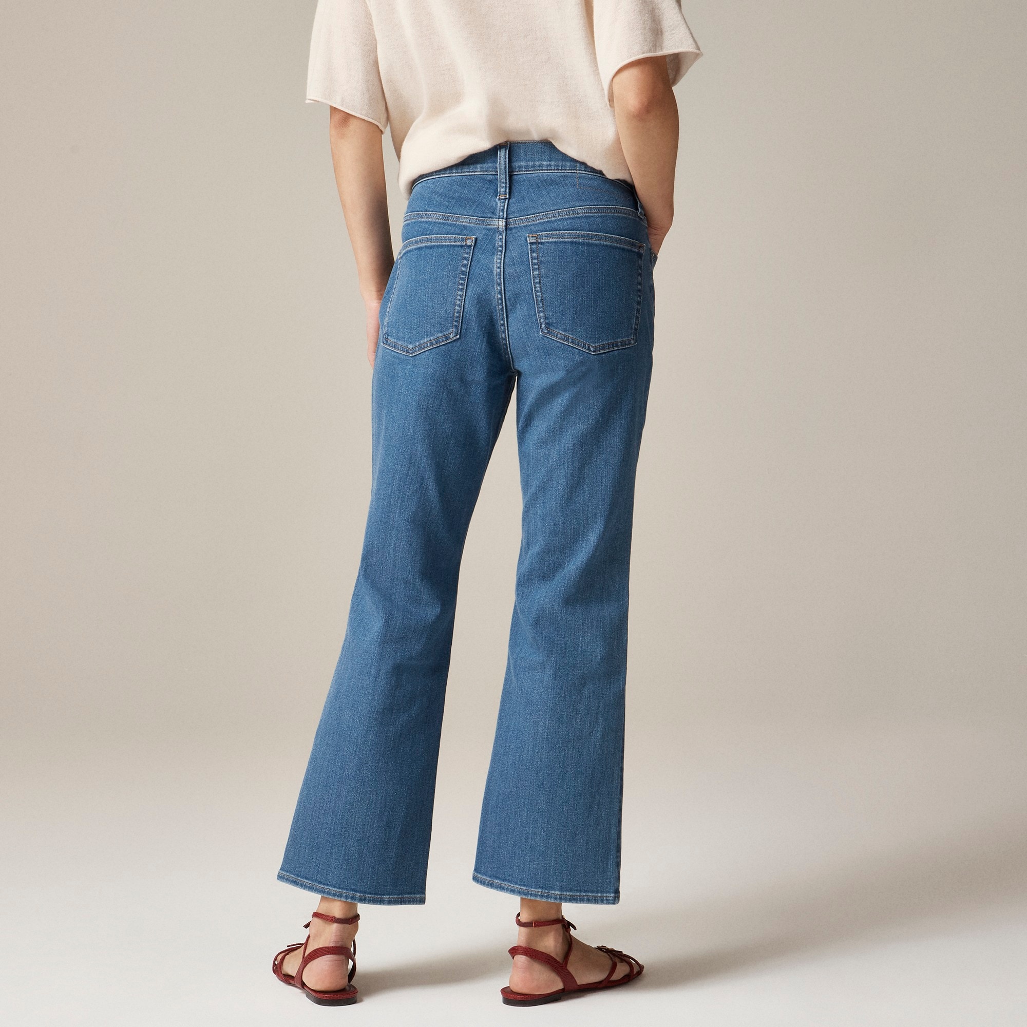 Mid-rise kickout jean