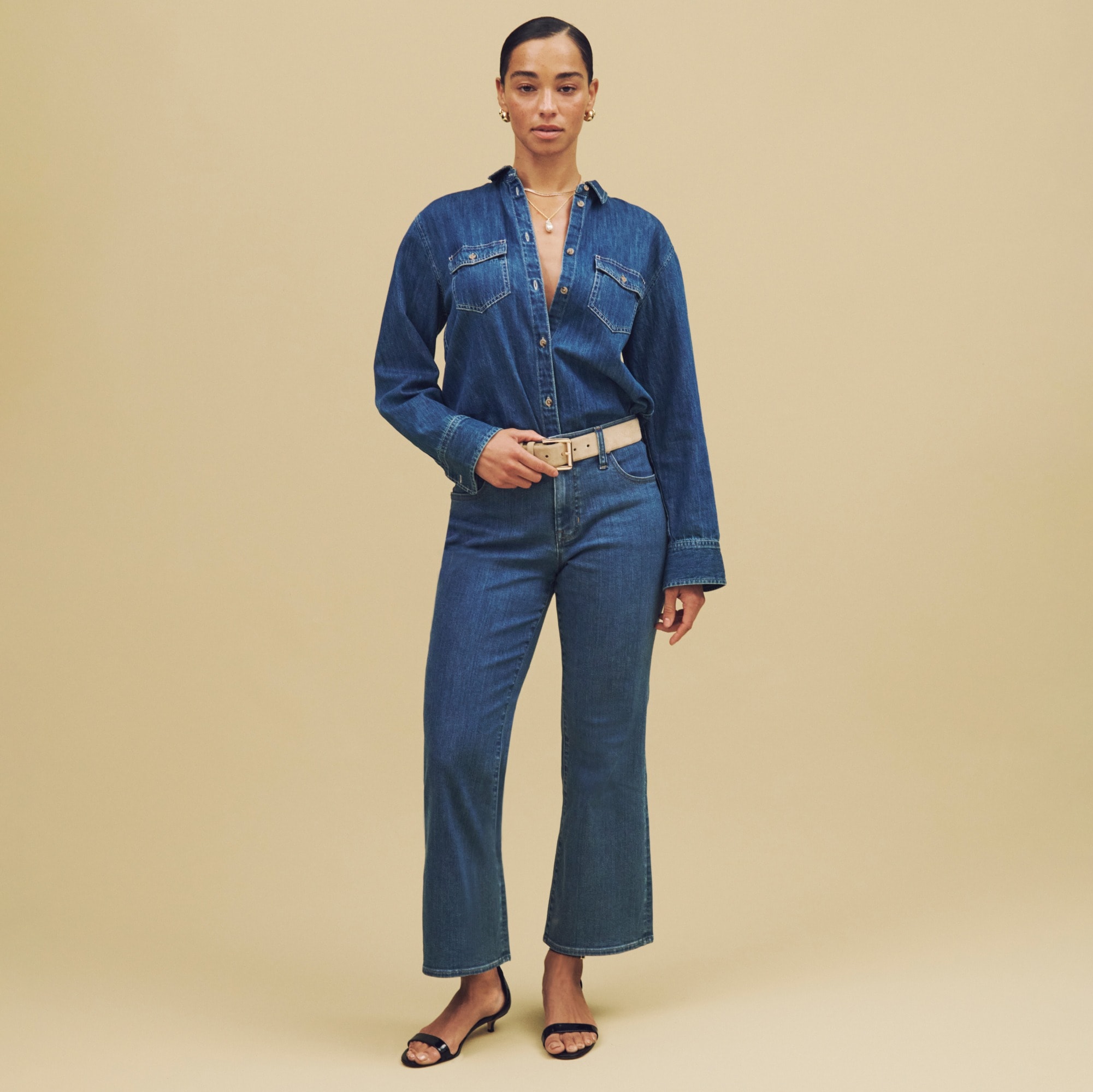 womens Mid-rise kickout jean