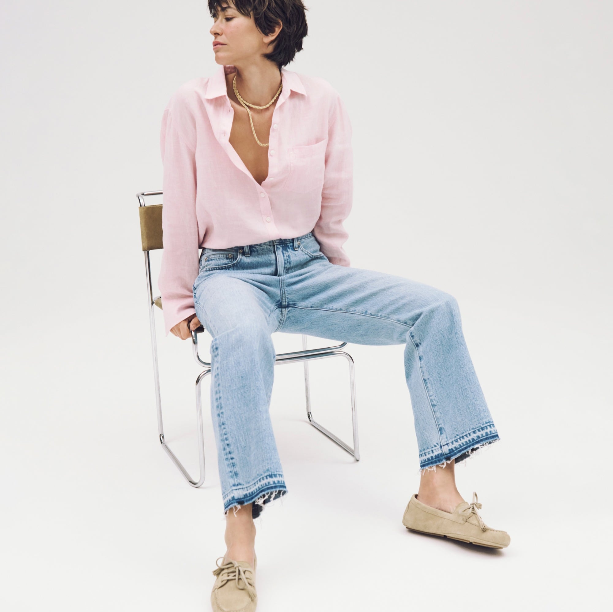 Mid-rise relaxed kickout jean