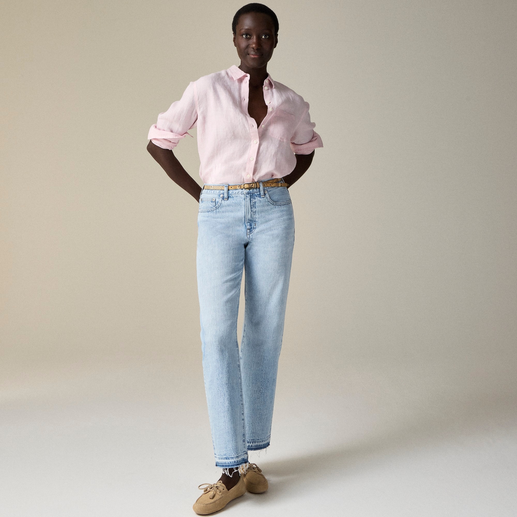 Mid-rise relaxed kickout jean