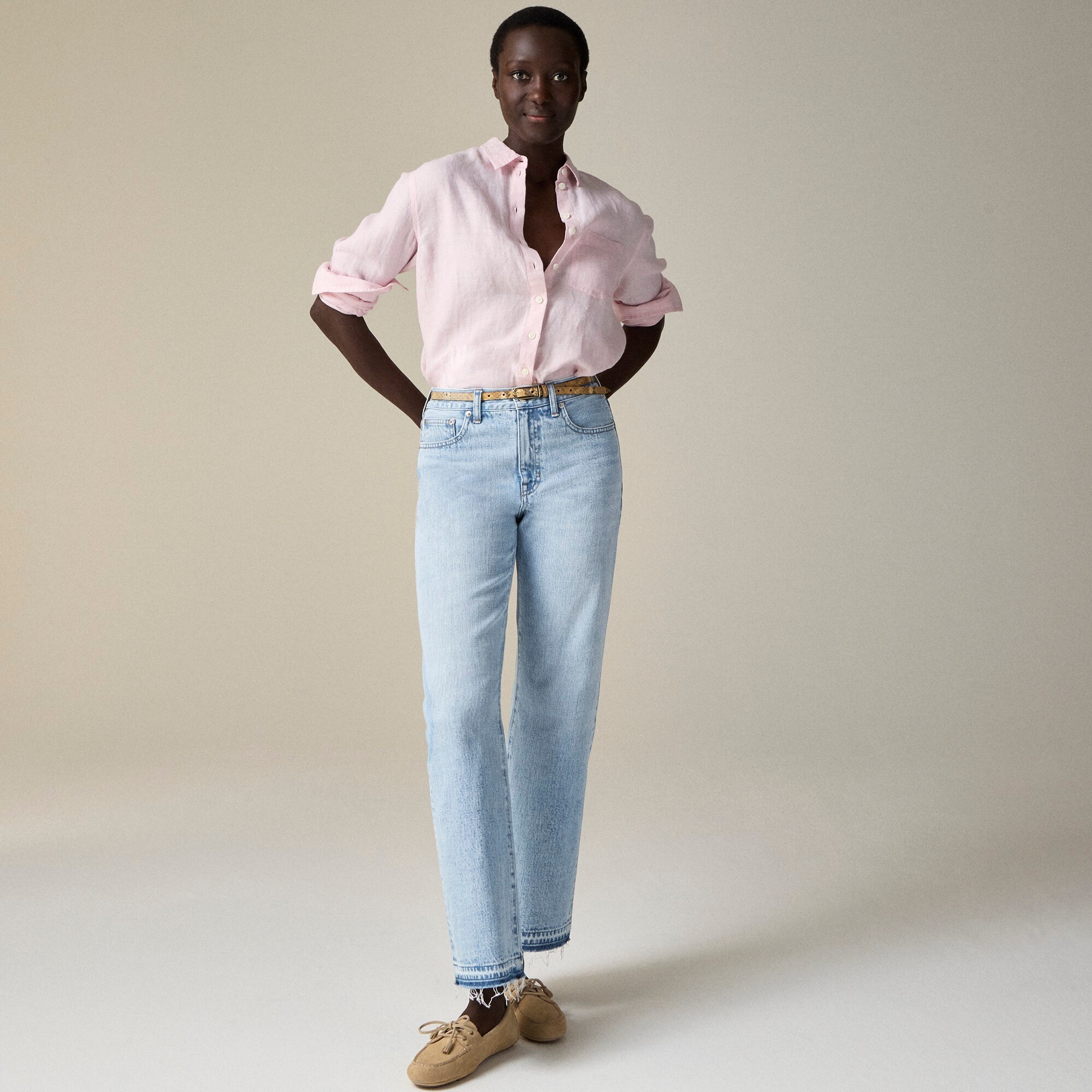Mid-rise relaxed kickout jean