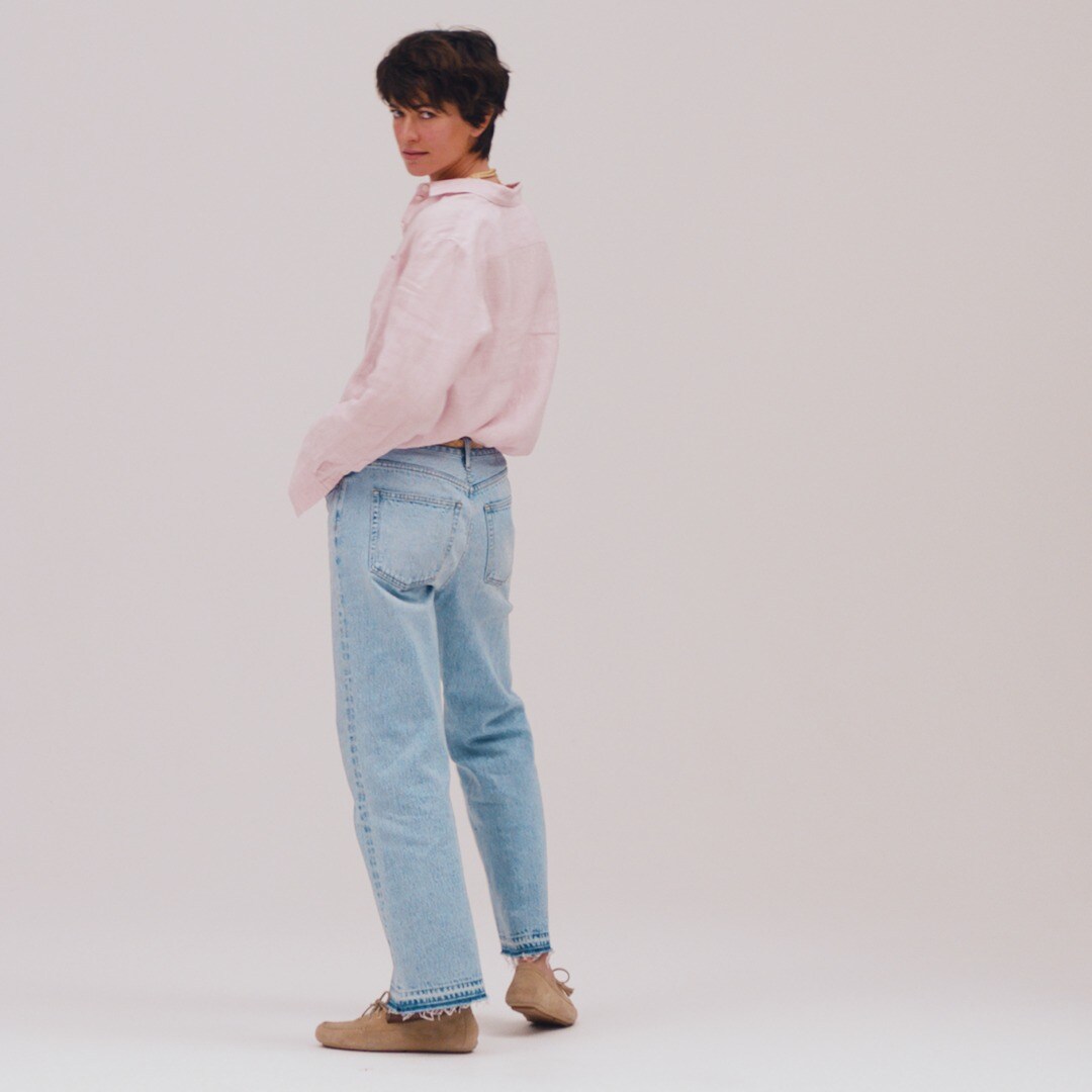 Mid-rise relaxed kickout jean
