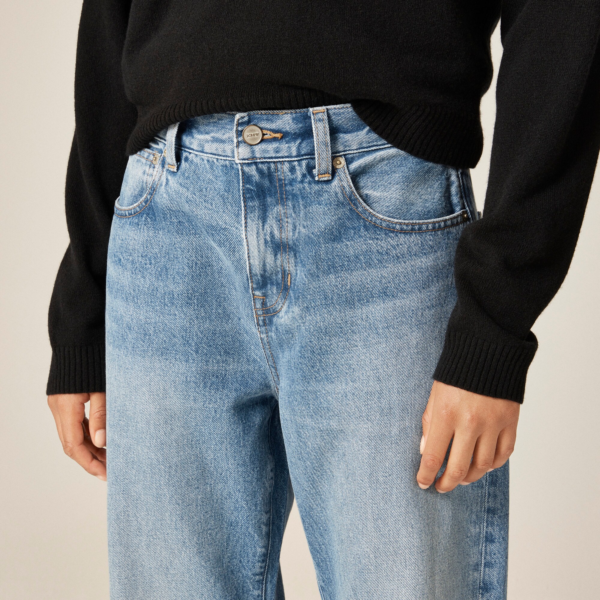 Mid-rise relaxed straight jean