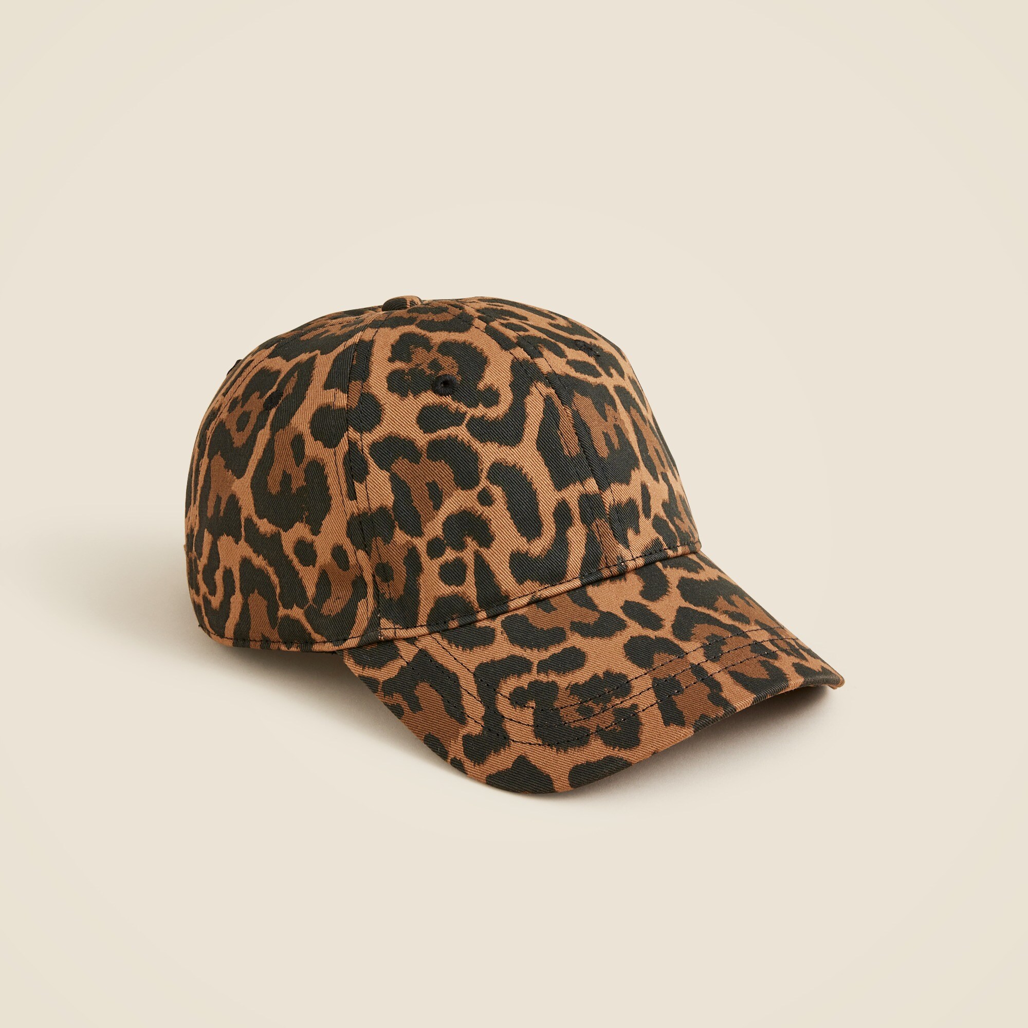 Baseball cap in leopard print