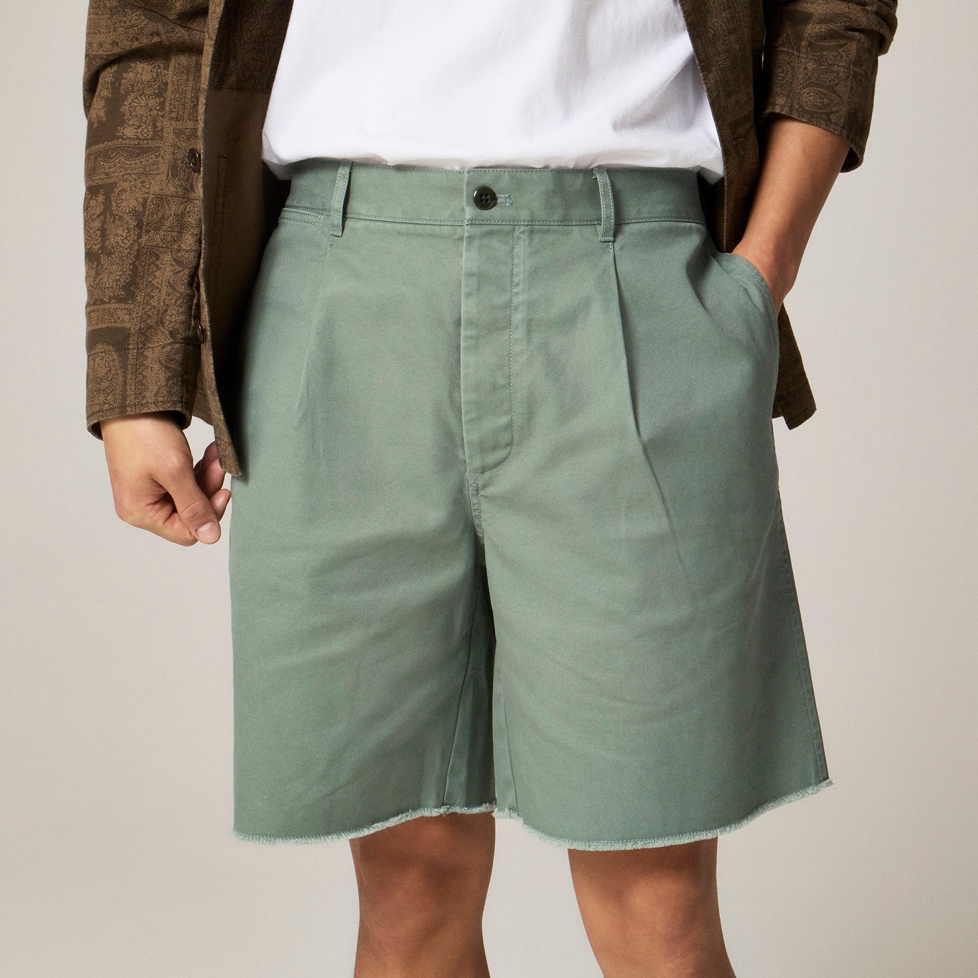 mens Wallace &amp; Barnes 8&quot; pleated cutoff chino short