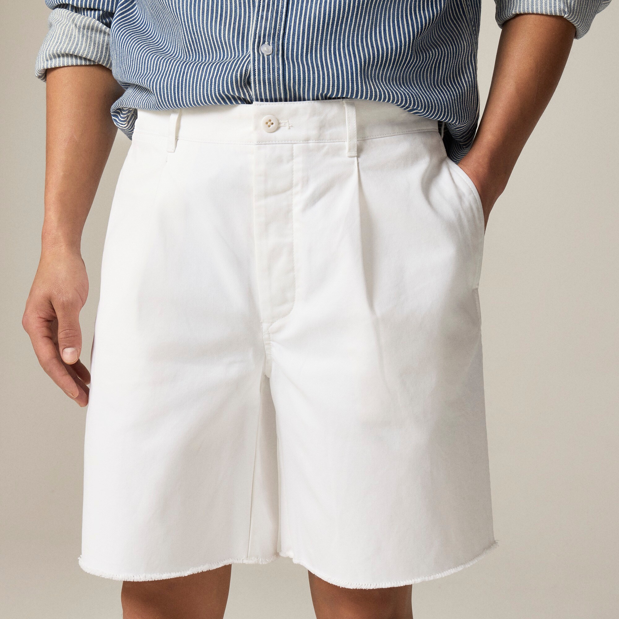 mens Wallace &amp; Barnes 8&quot; pleated cutoff chino short