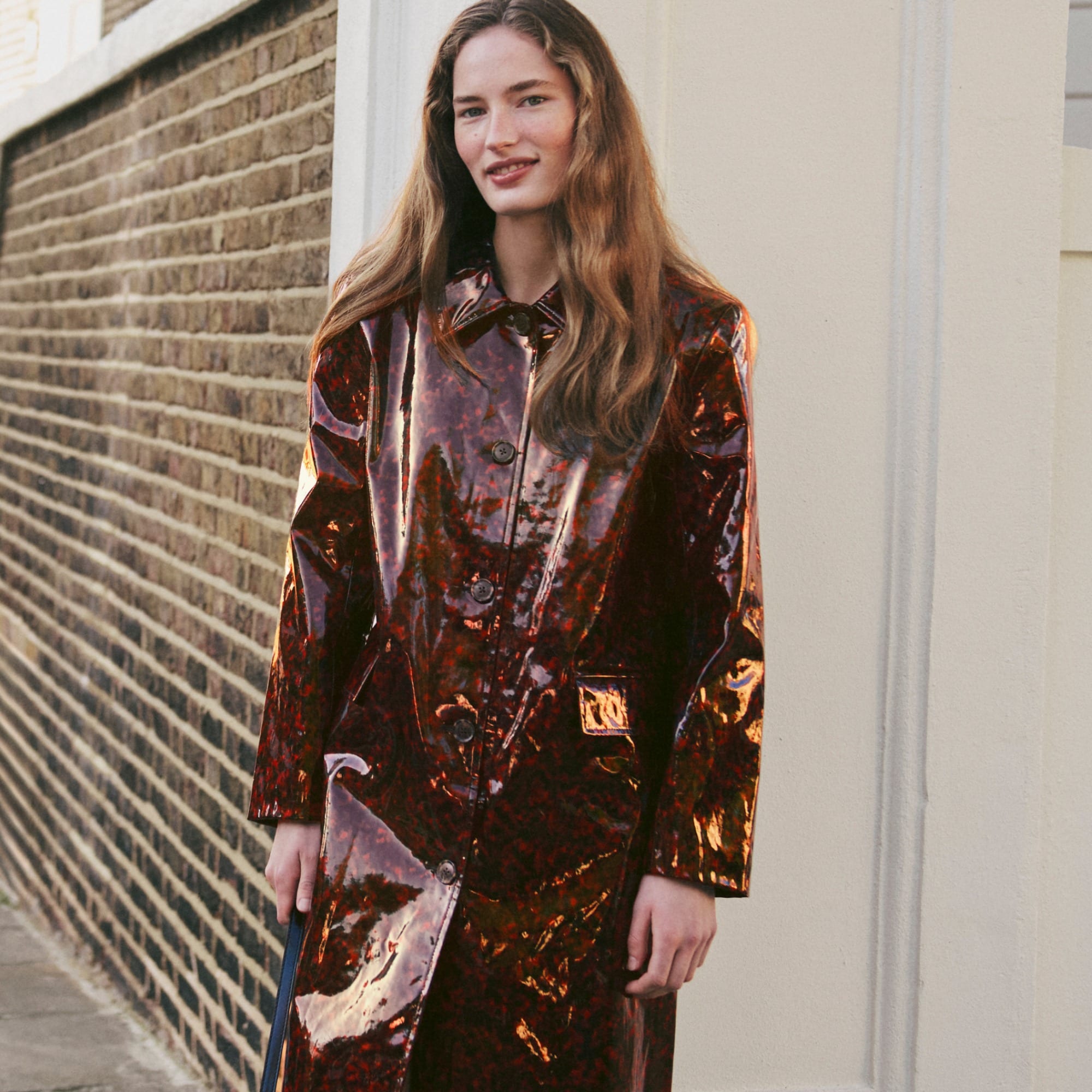 Collection laminated coat in tortoise print