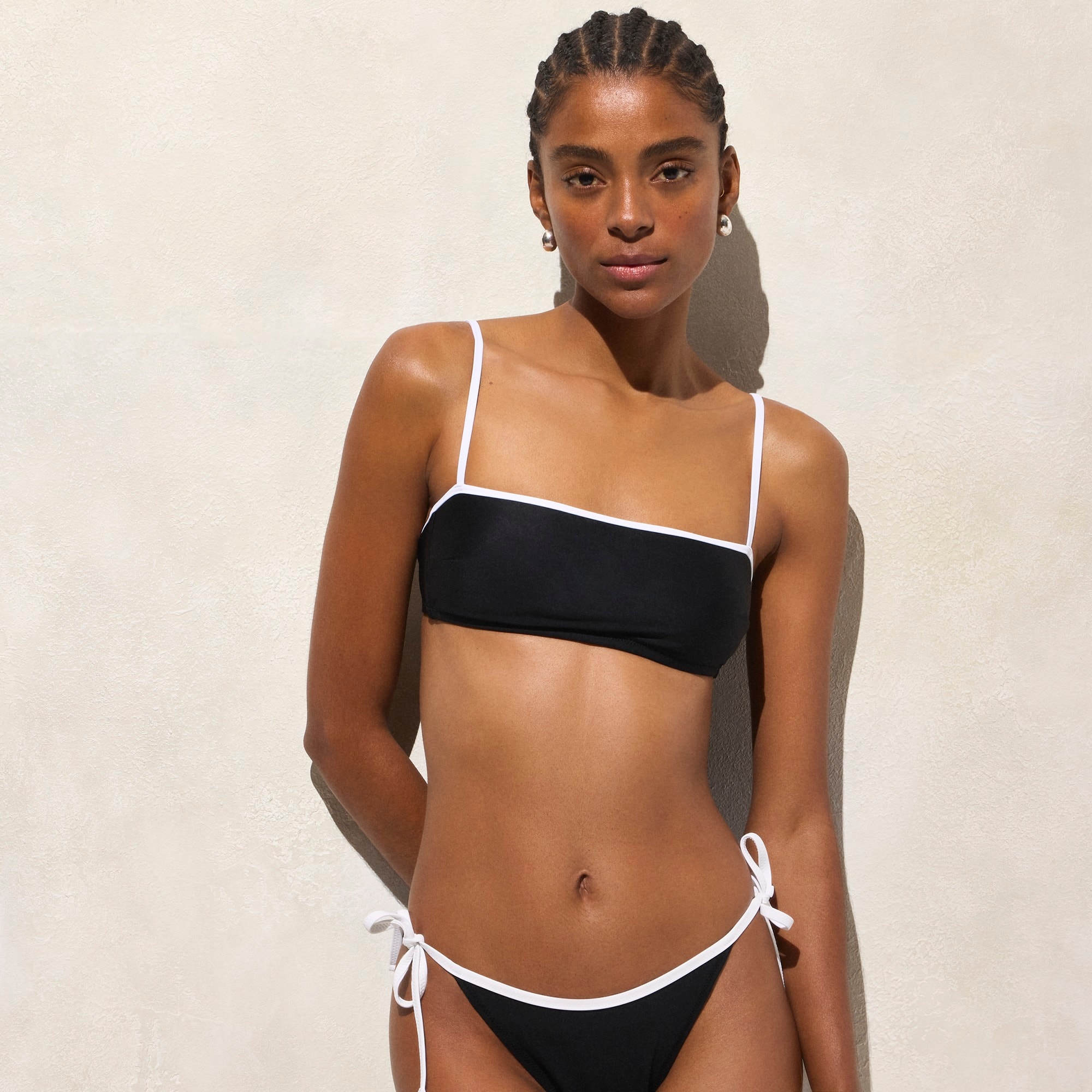  Contrast straight-neck bikini top