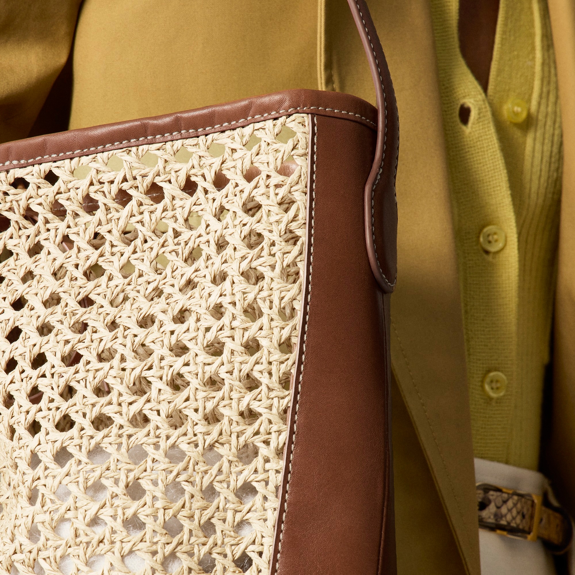 Berkeley bucket bag in faux raffia and leather