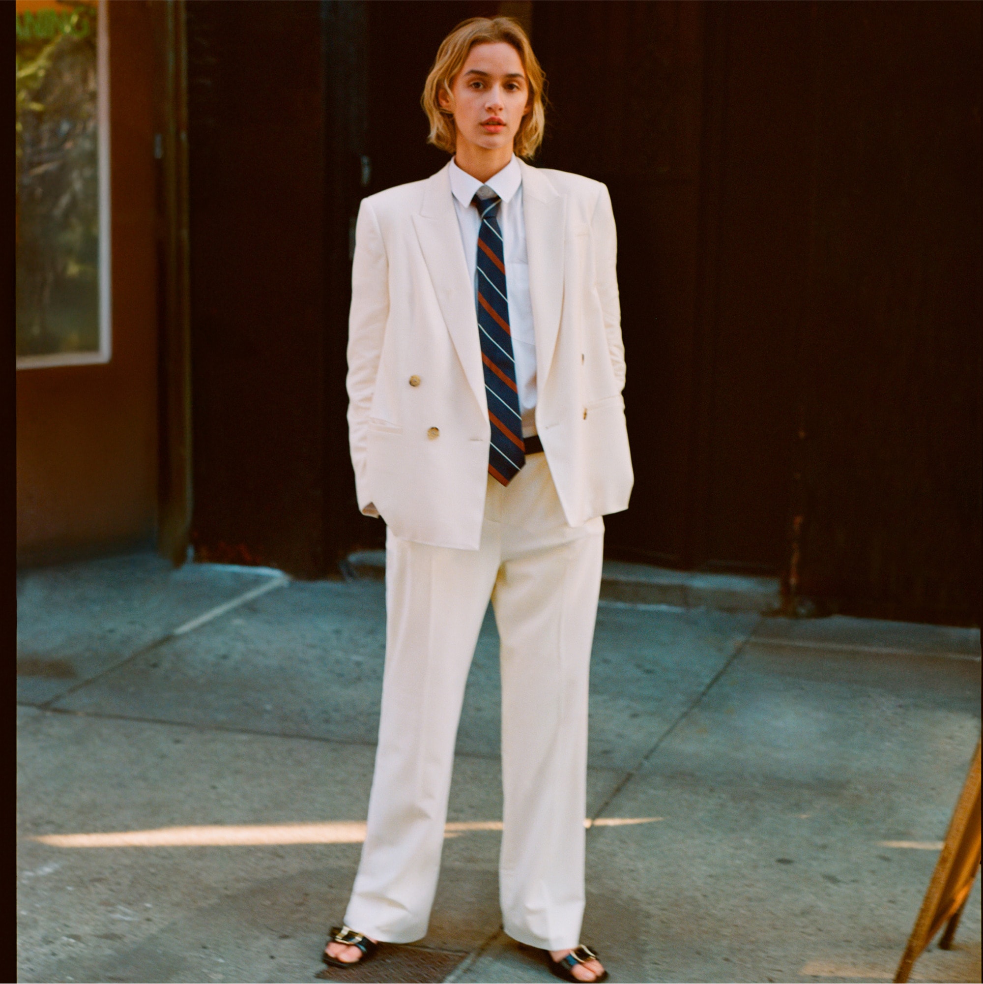 Lower-rise Essential wide-leg pant in city twill