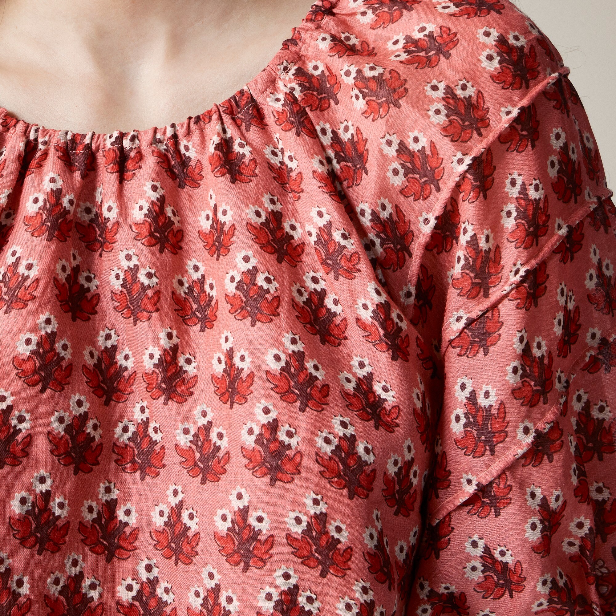 Puff-sleeve top in block-print ramie