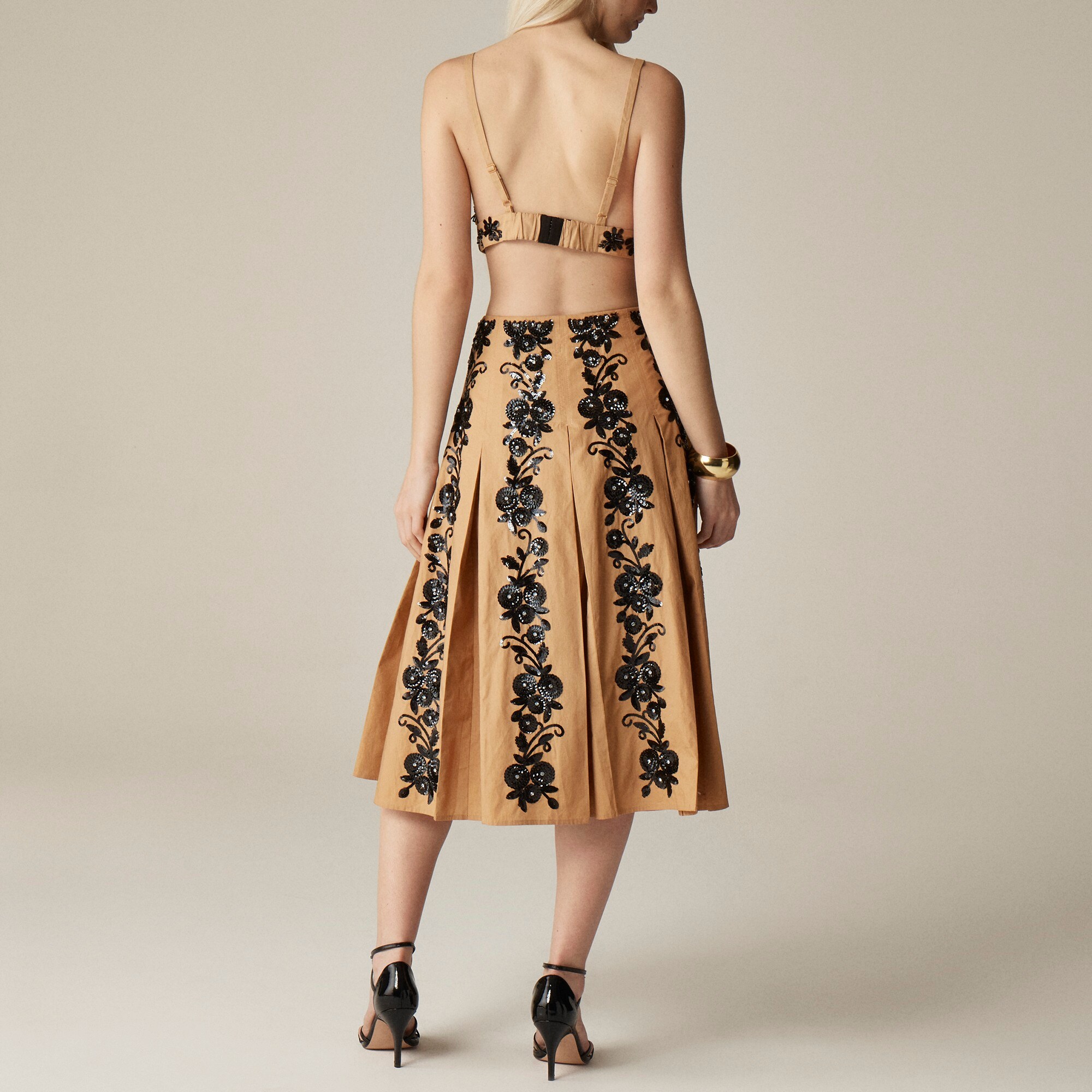 Collection pleated skirt with floral sequins