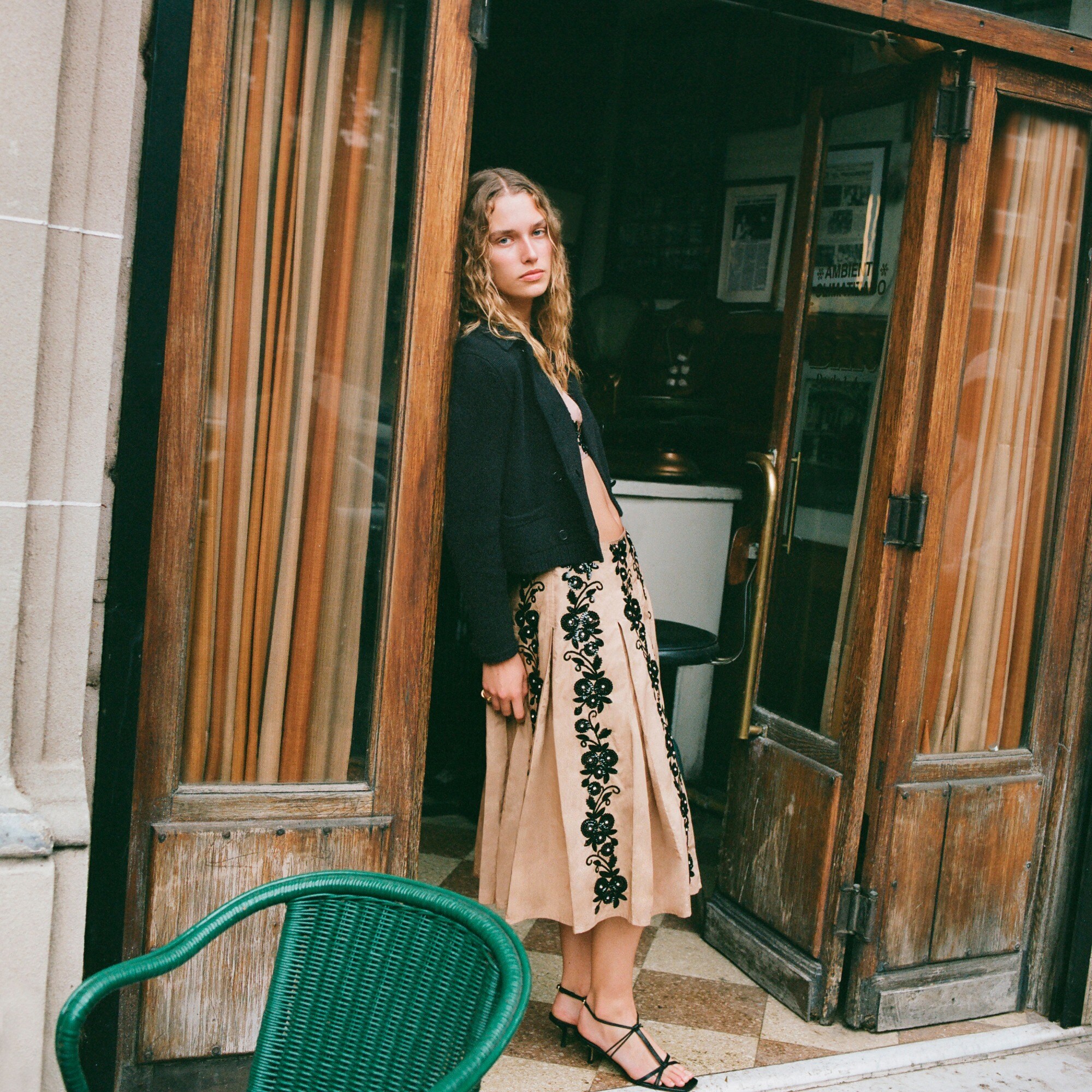 Collection pleated skirt with floral sequins