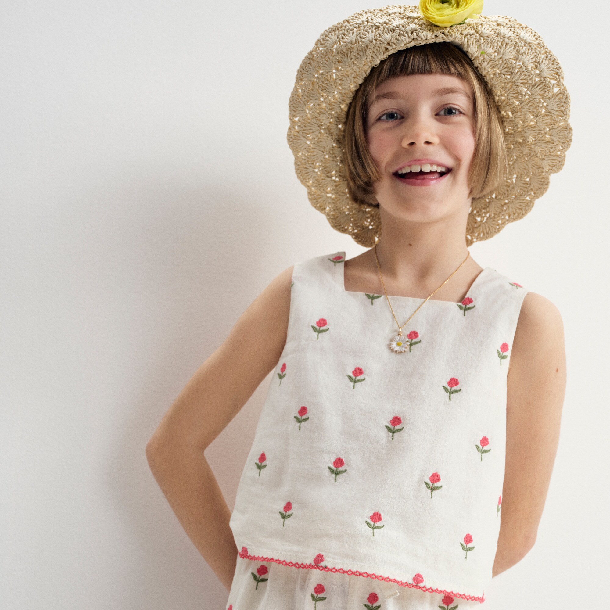  Girls' embroidered squareneck tank top in linen-cotton blend