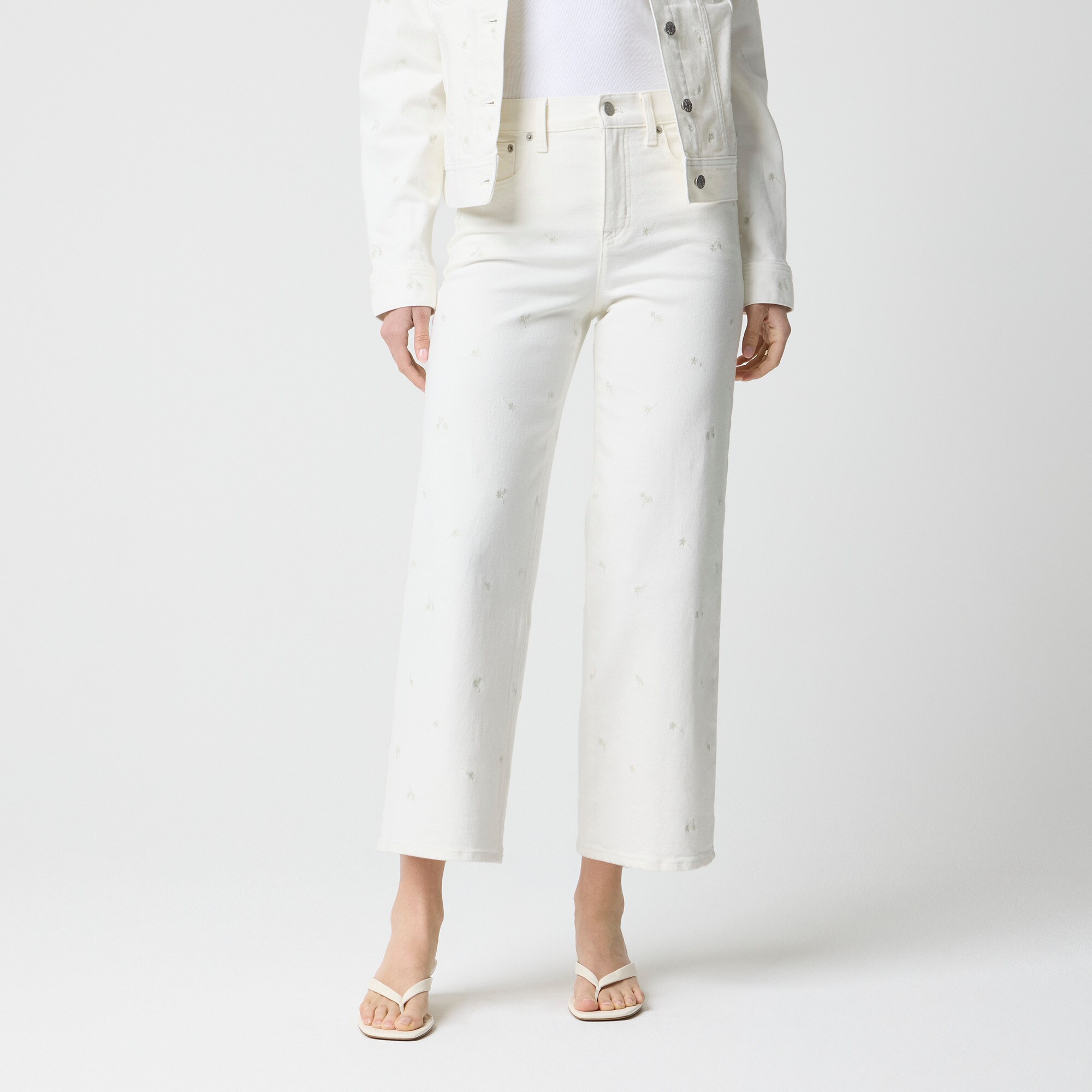 Wide-leg embroidered cropped jean