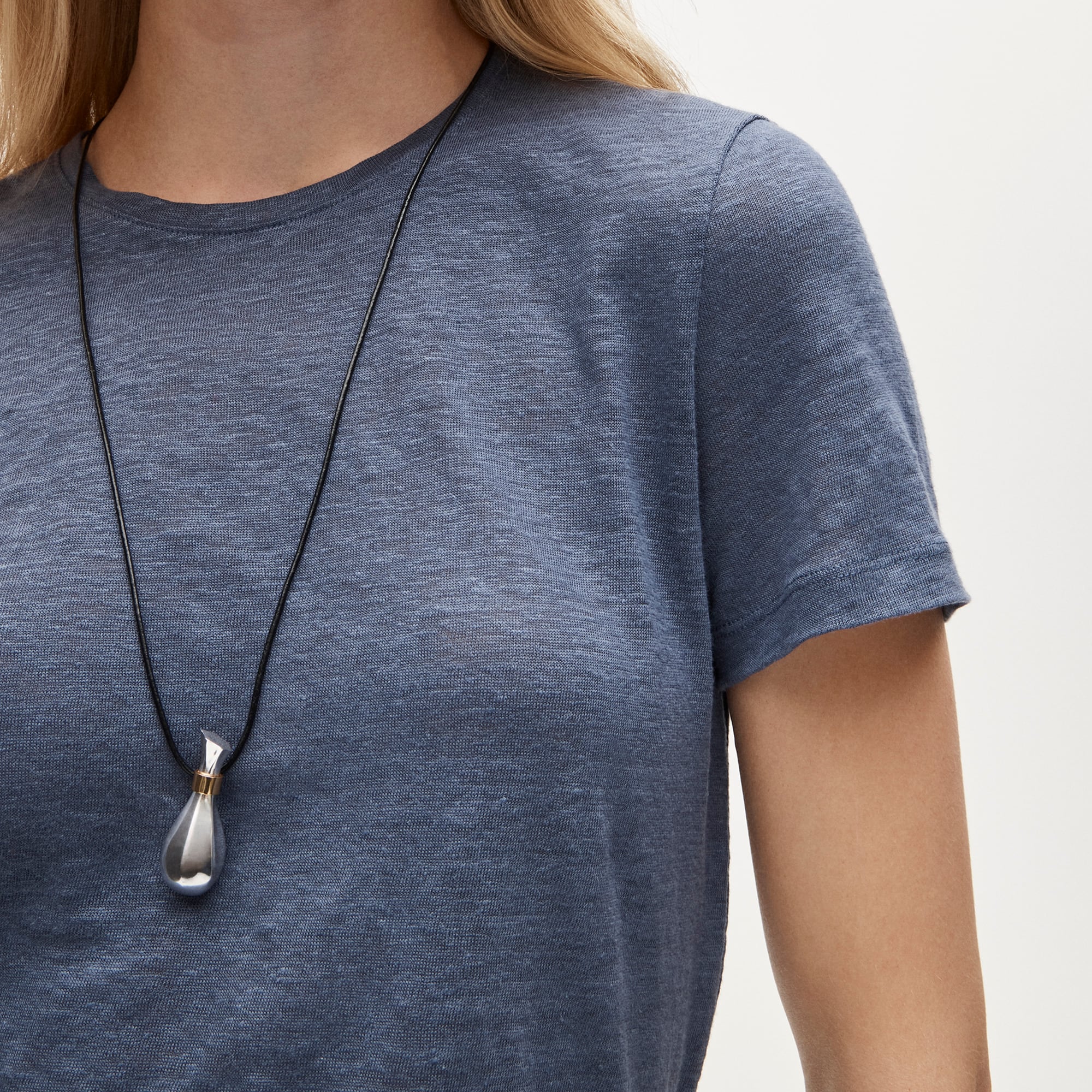 New relaxed linen T-shirt