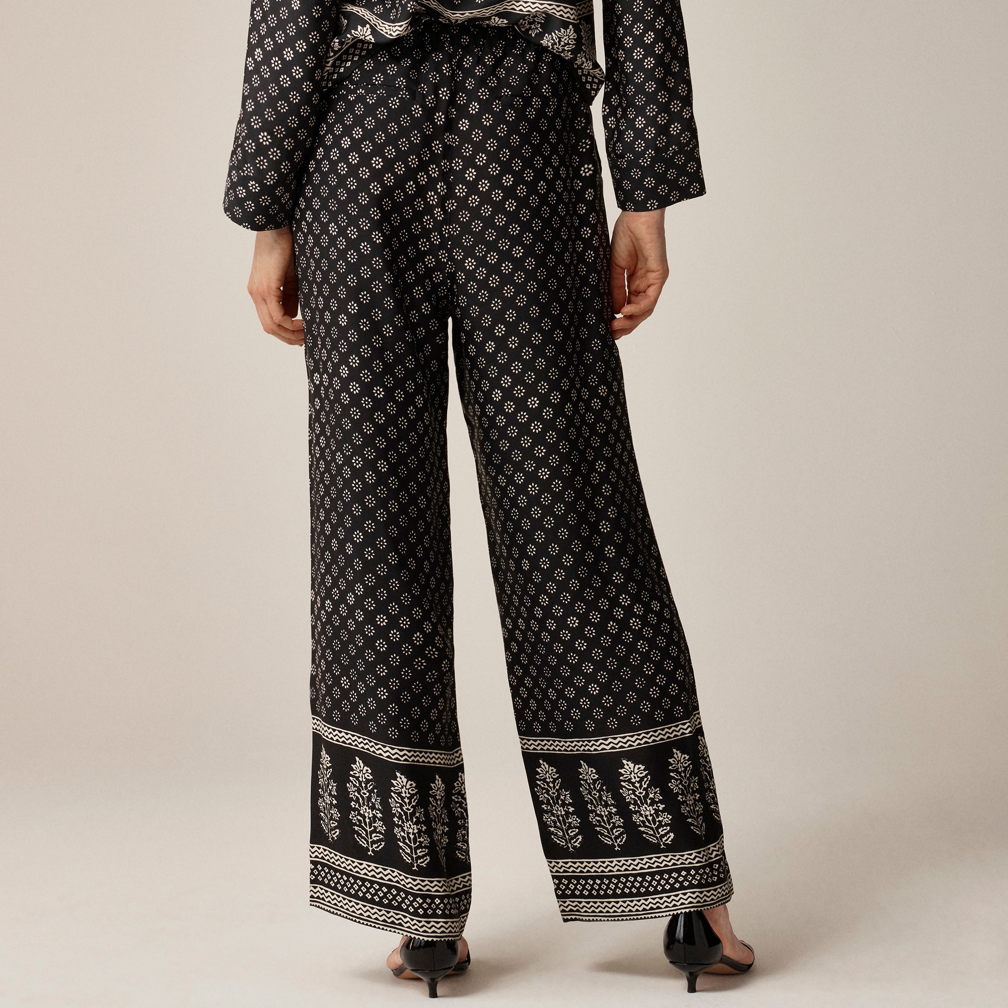 Cropped Stratus pant in block print - image 4