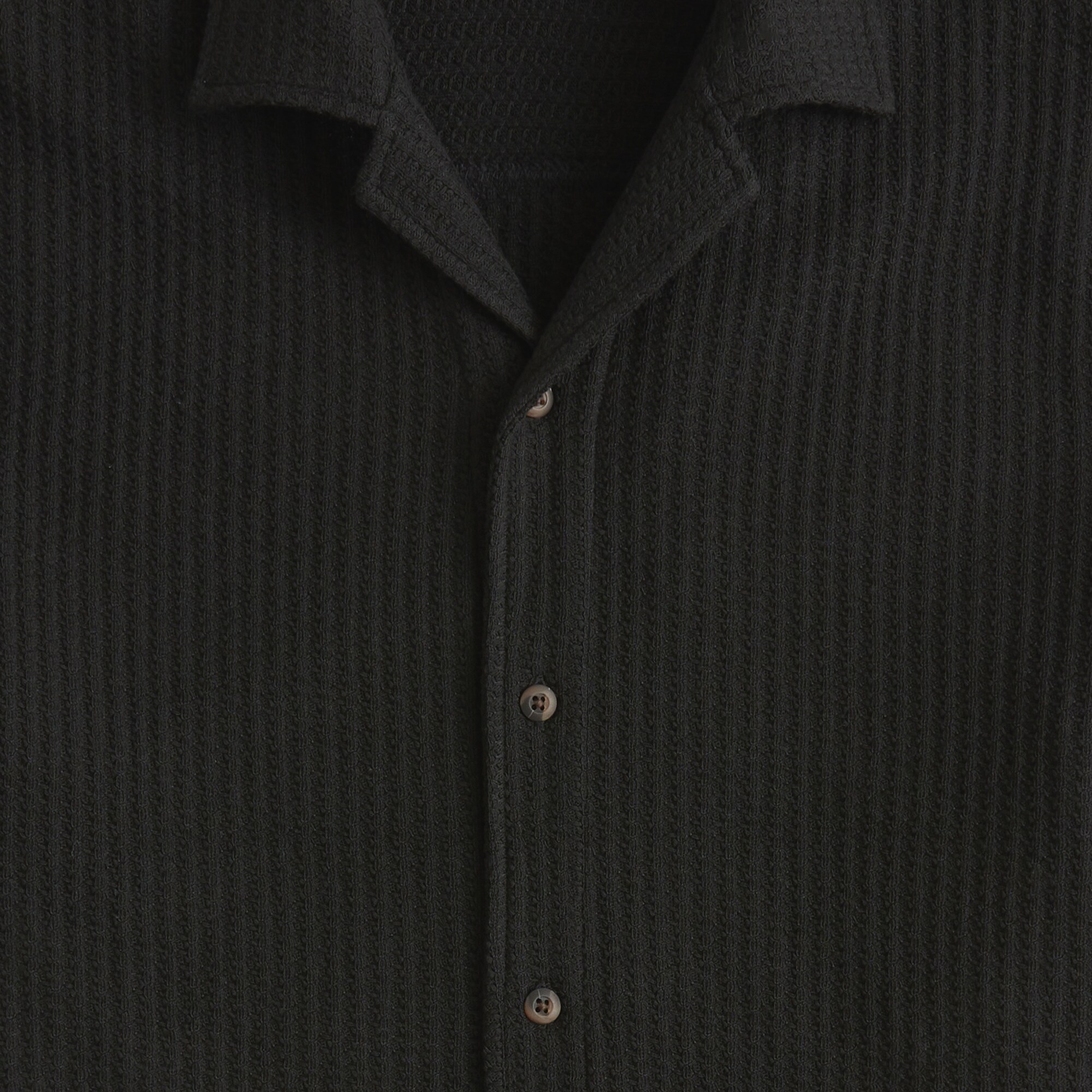 Short-sleeve textured camp shirt
