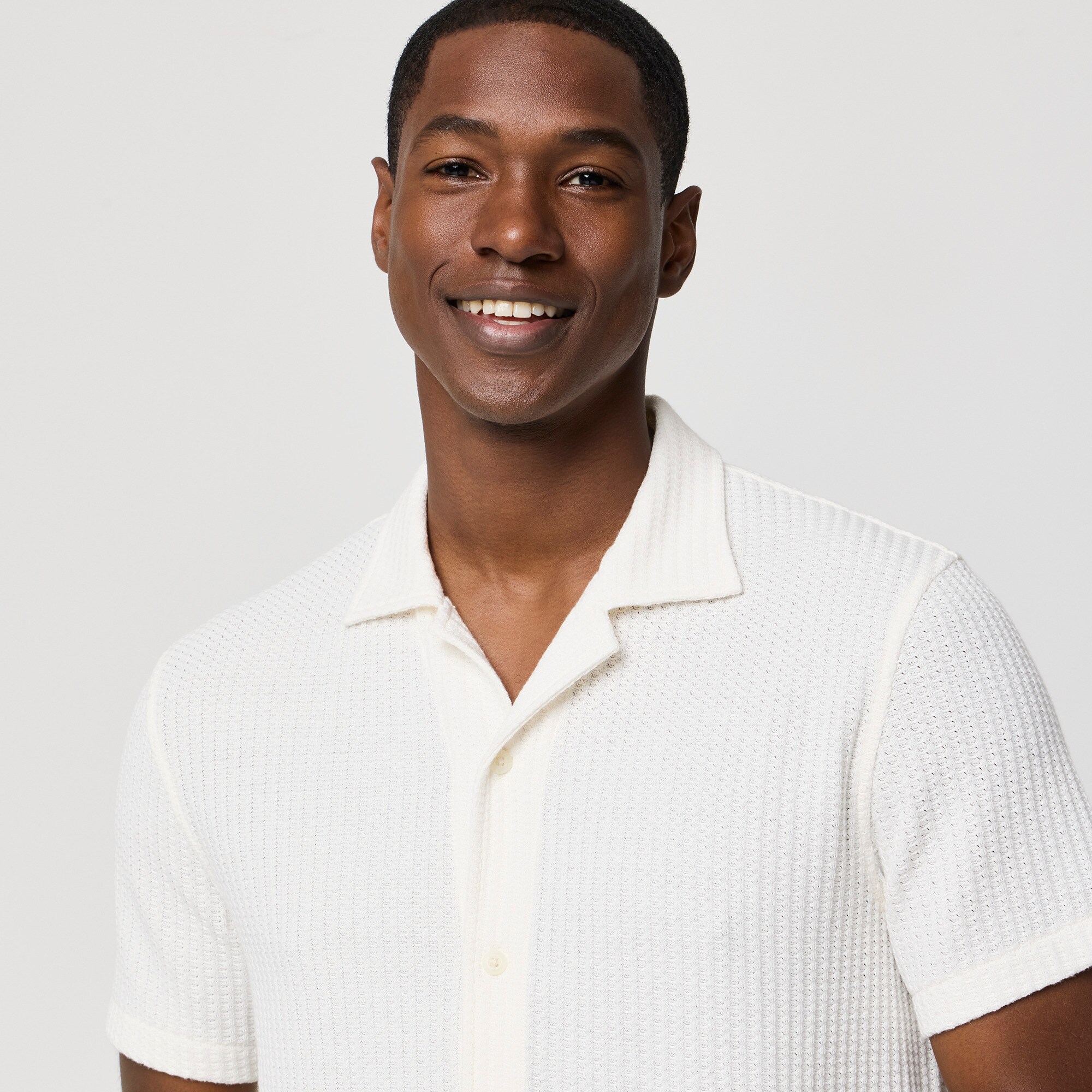 Short-sleeve textured camp shirt