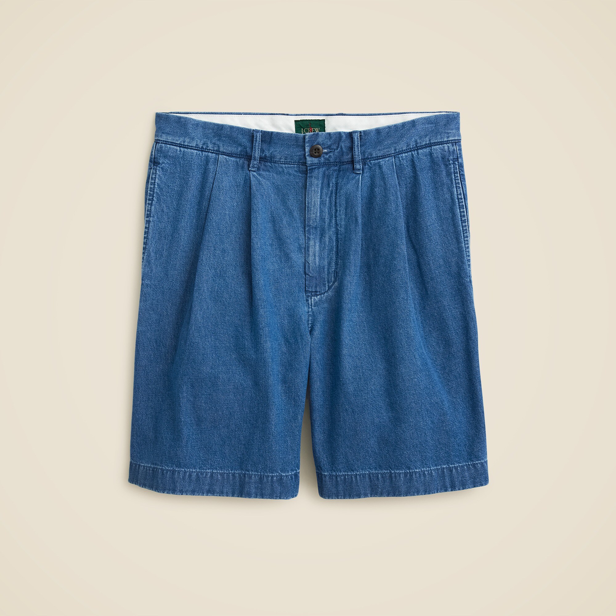  8" Relaxed pleated chambray short